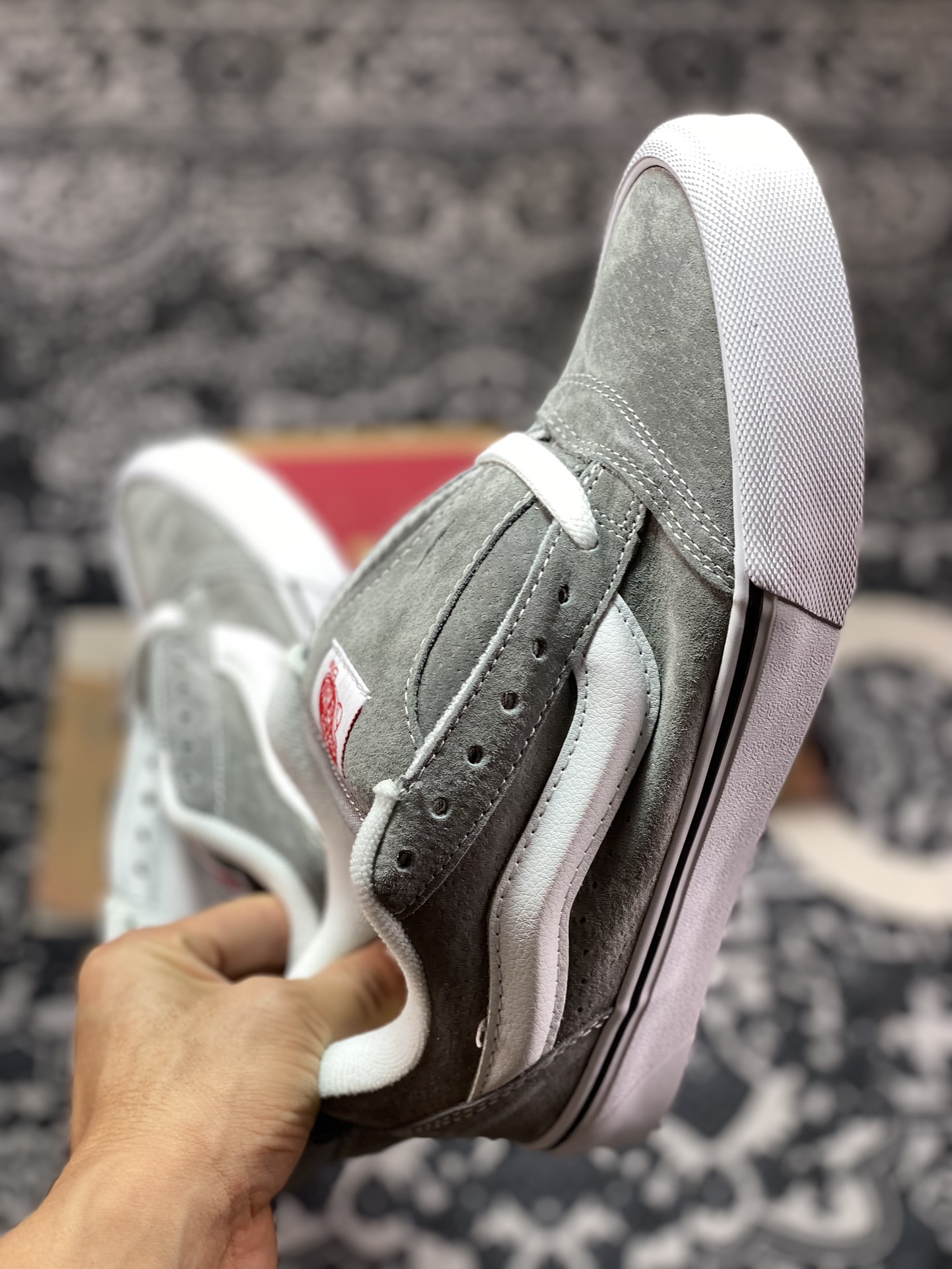 150  Vans Classics Knu Skool 面包鞋 VN0009QCBGJ