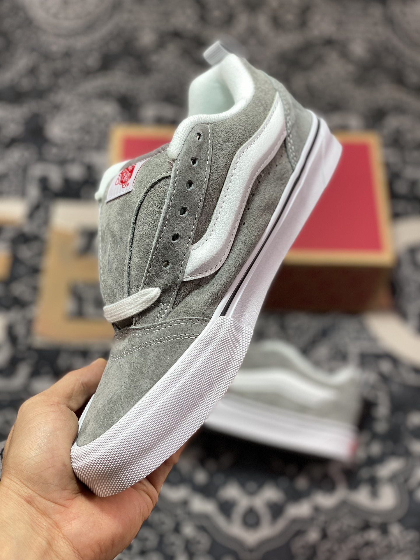 150  Vans Classics Knu Skool 面包鞋 VN0009QCBGJ