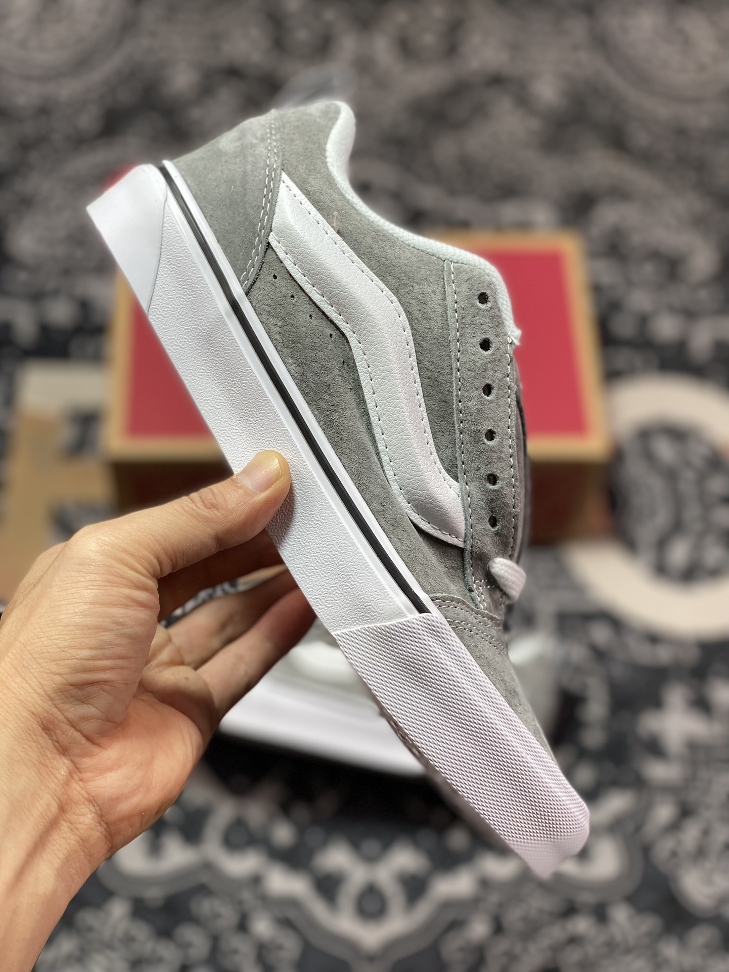 150  Vans Classics Knu Skool 面包鞋 VN0009QCBGJ