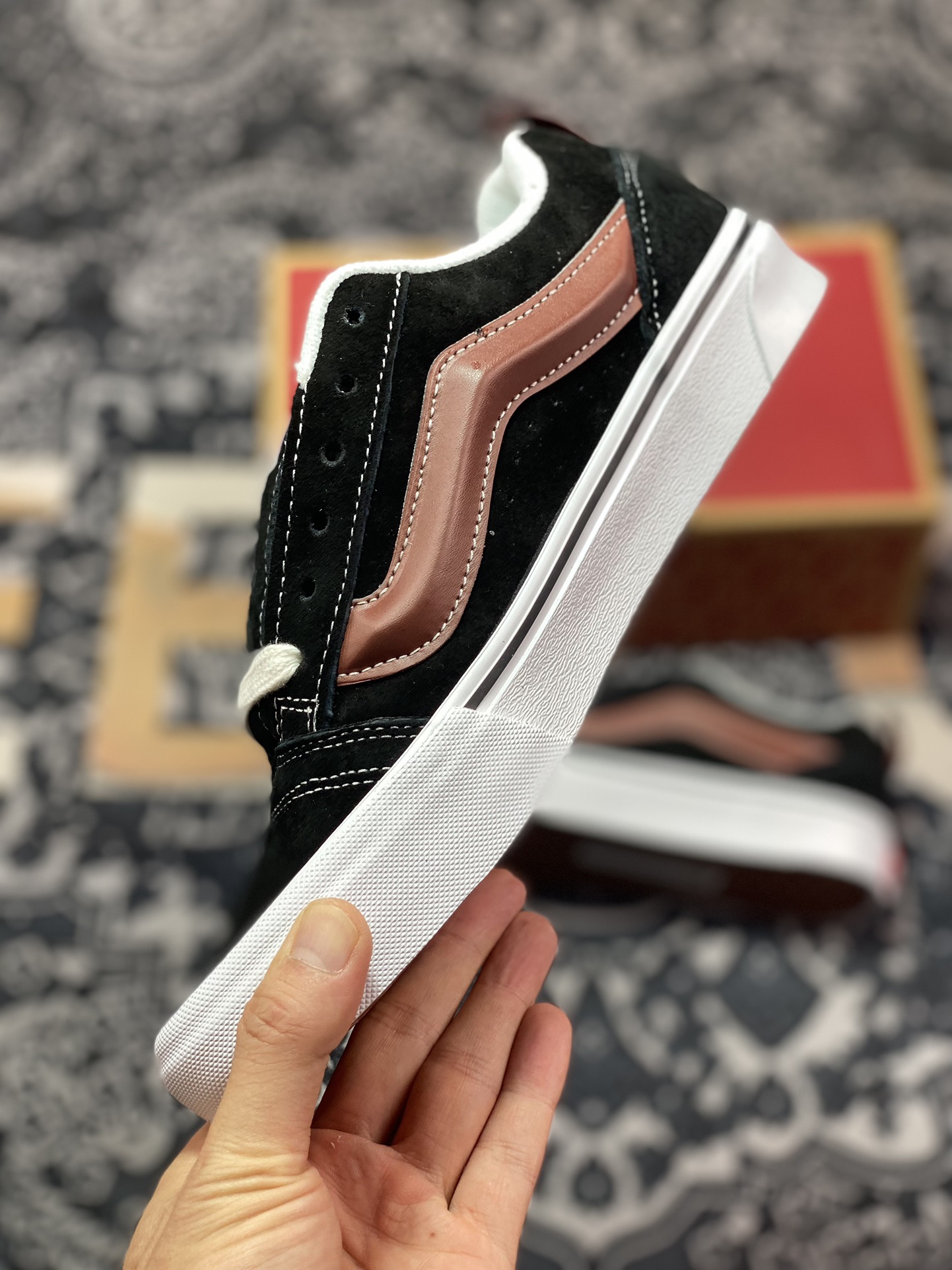 150 Vans Classics Knu Skool 面包鞋 VN0009QC201