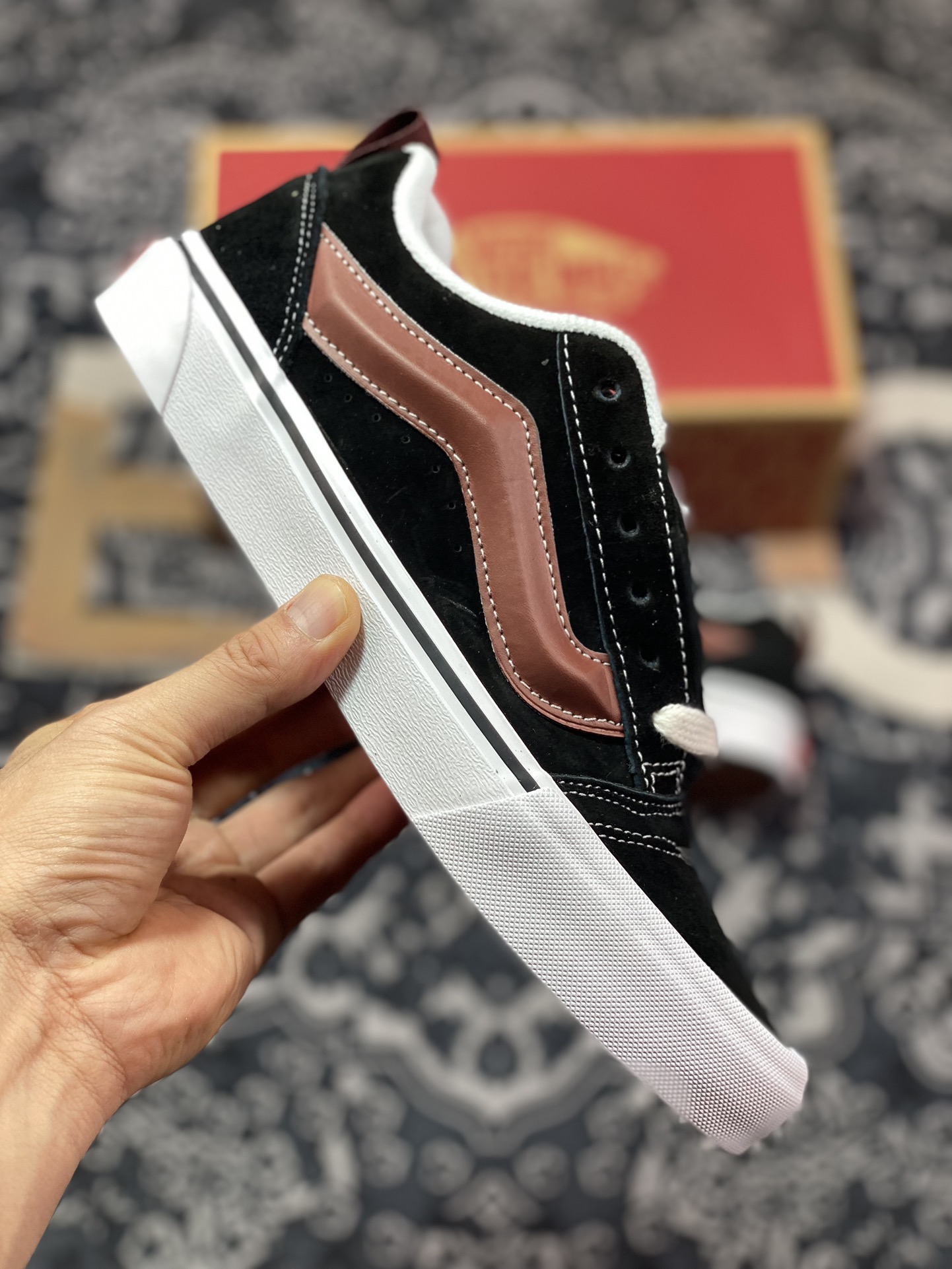 150 Vans Classics Knu Skool 面包鞋 VN0009QC201