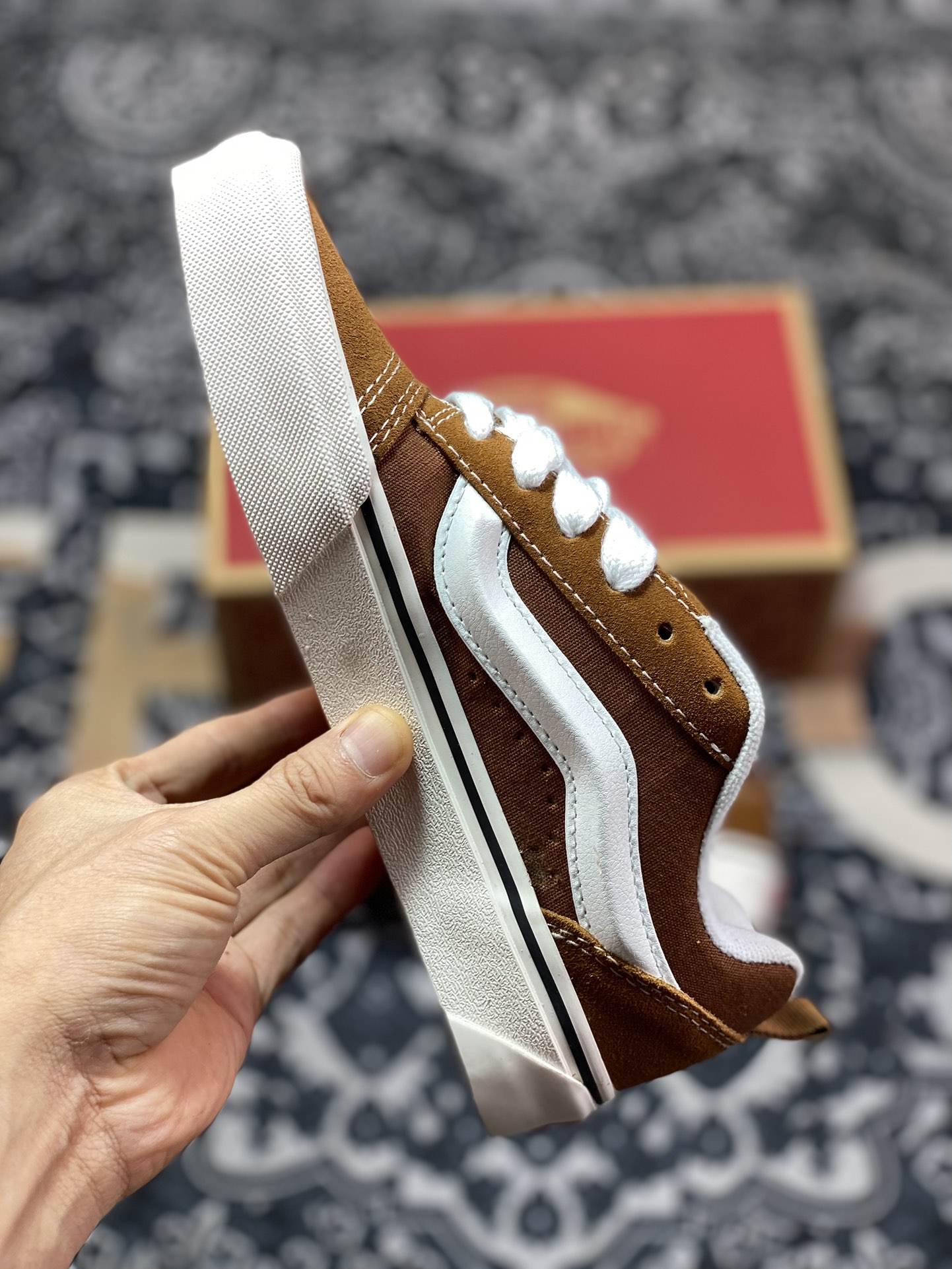 160  Vans Classics Knu Skool 面包鞋