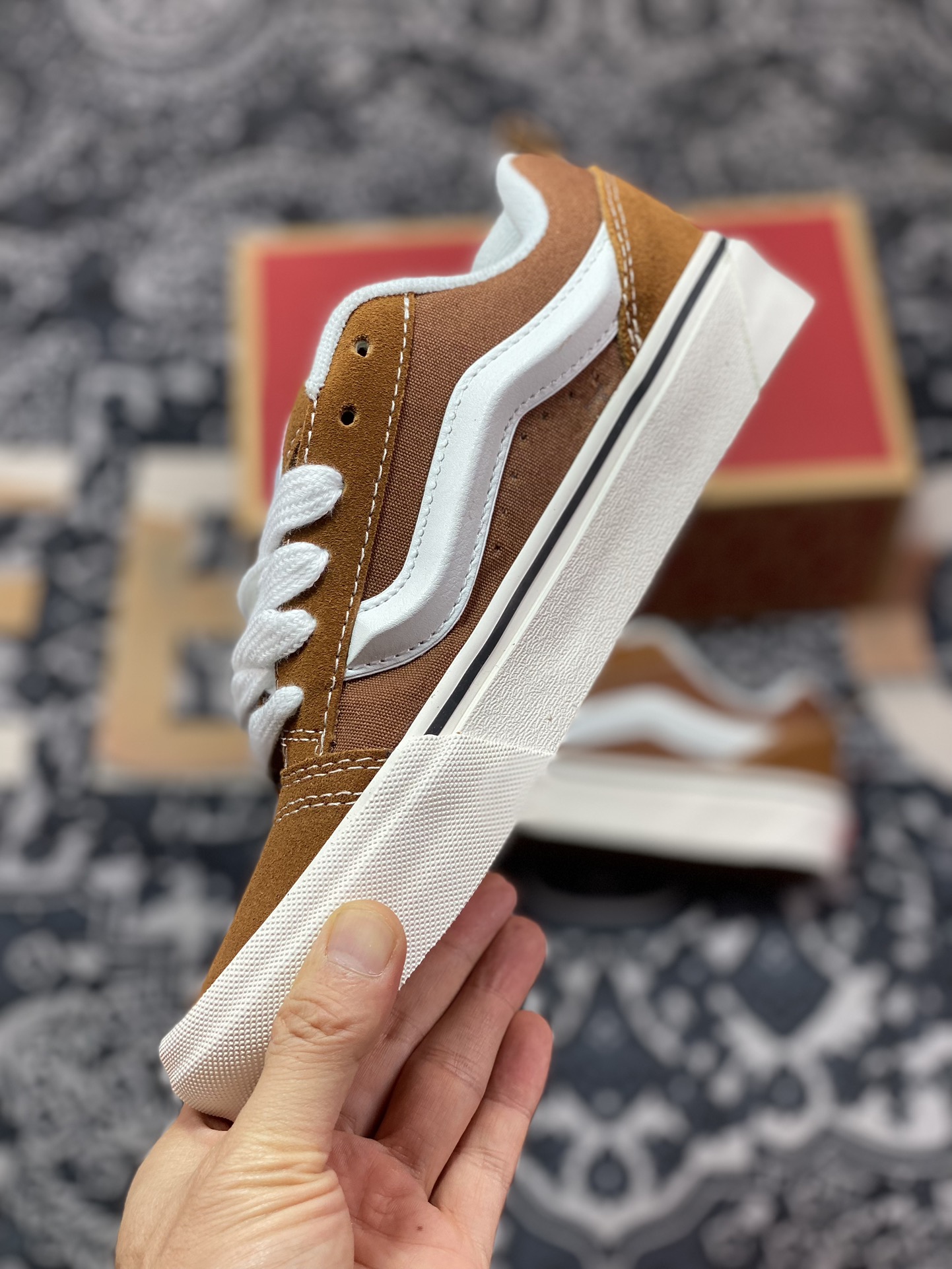 160  Vans Classics Knu Skool 面包鞋