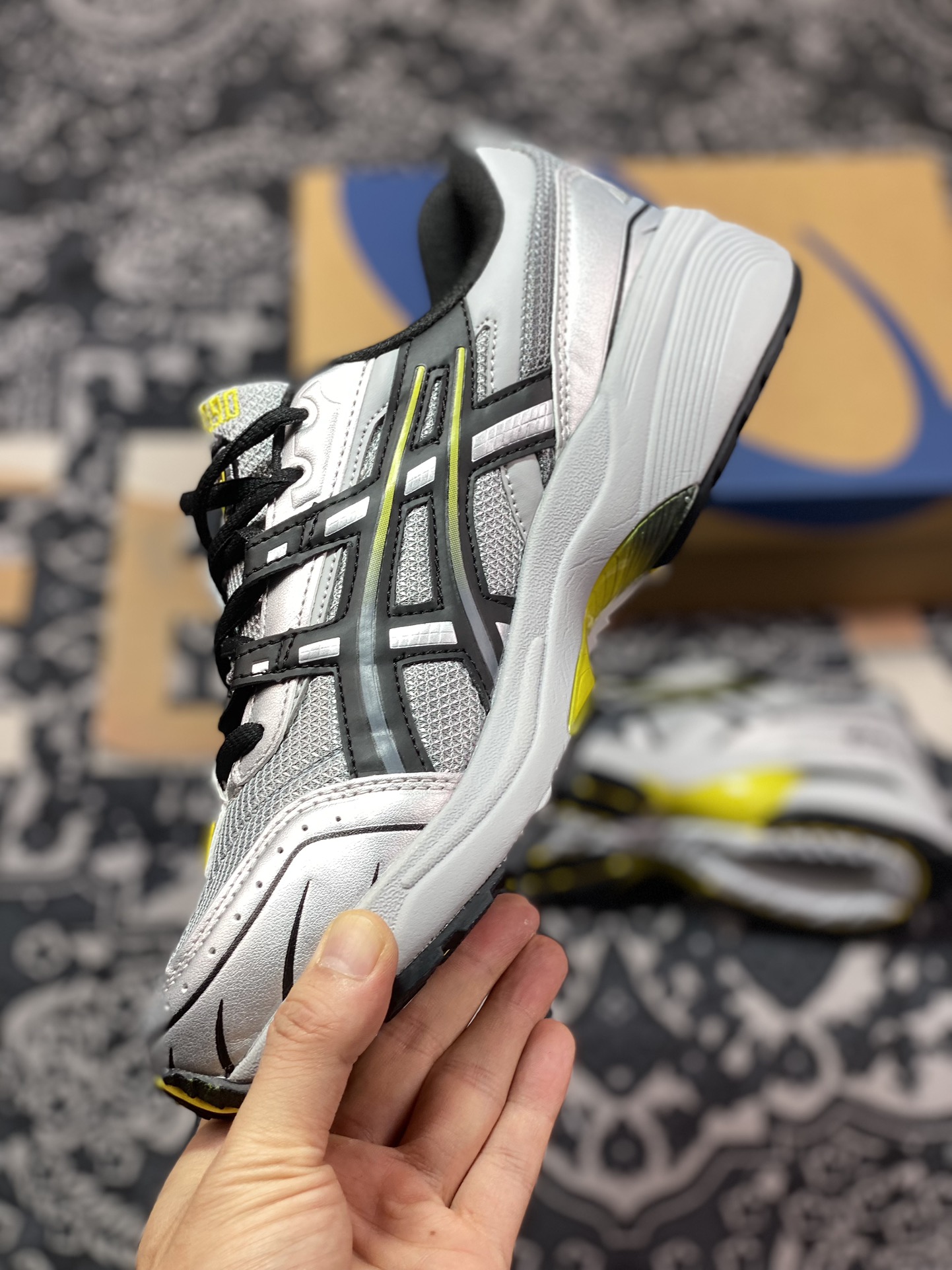 180 亚瑟士ASICS Tiger GEL-1090系列 1203A159-020