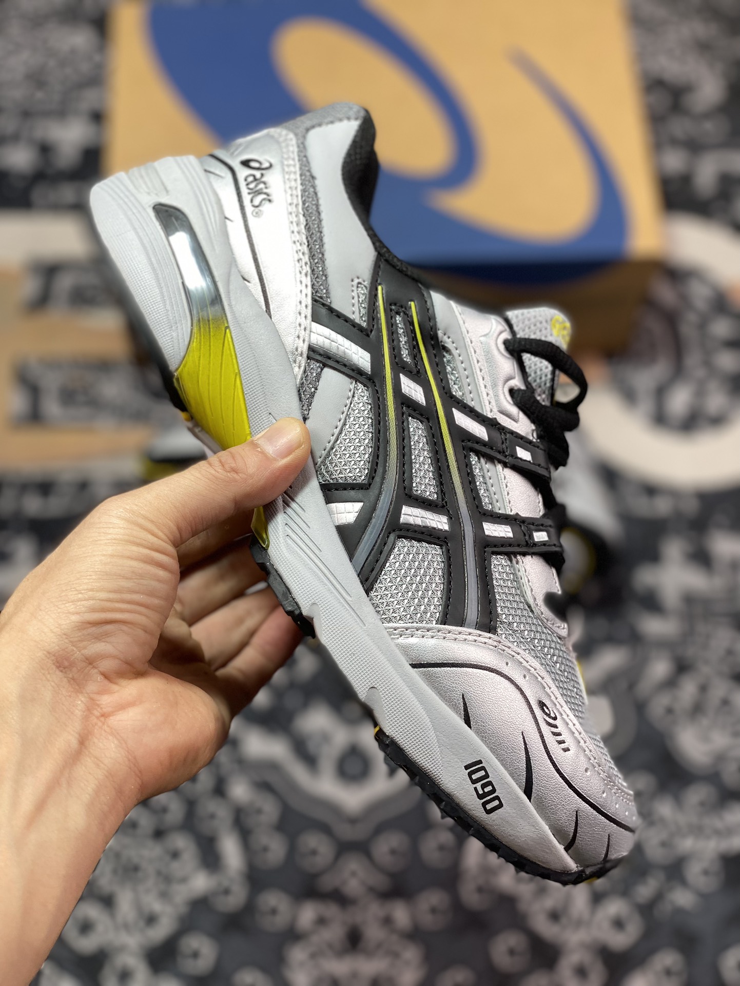 180 亚瑟士ASICS Tiger GEL-1090系列 1203A159-020