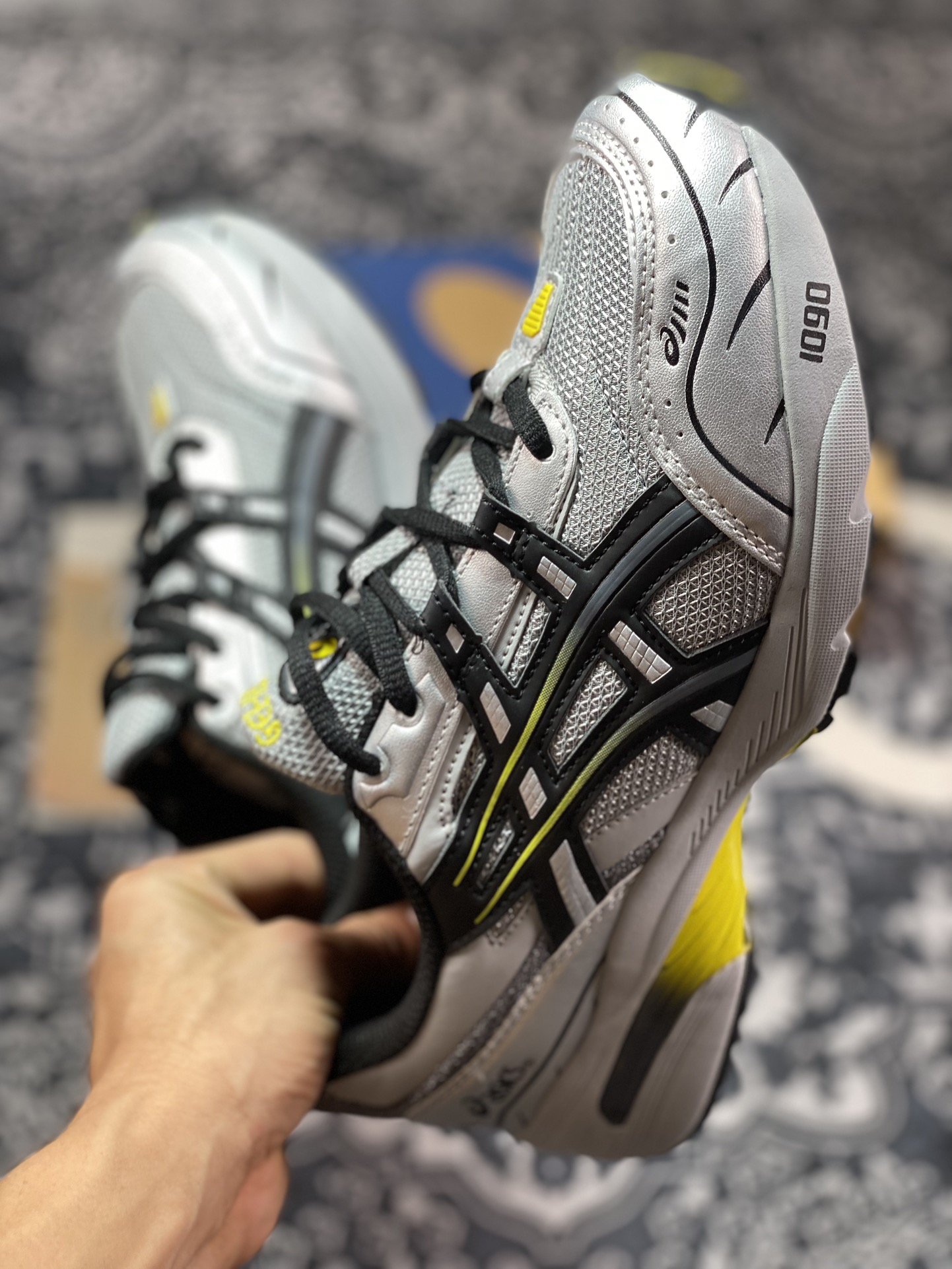 180 亚瑟士ASICS Tiger GEL-1090系列 1203A159-020