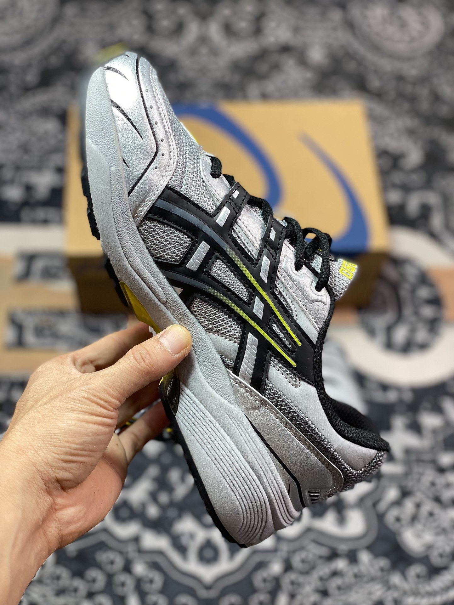 180 亚瑟士ASICS Tiger GEL-1090系列 1203A159-020