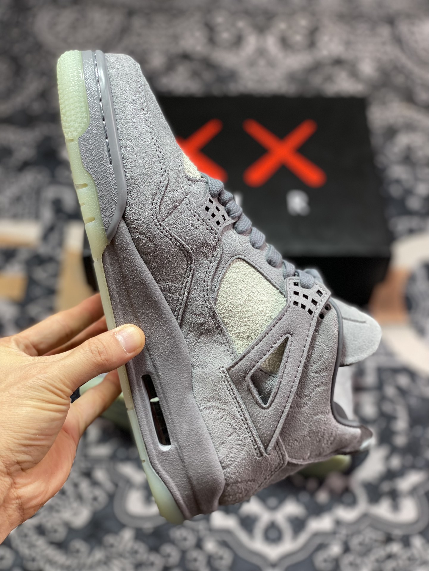 380 Kaws x Air Jordan 4 Retro夜光灰麂皮 930155-003