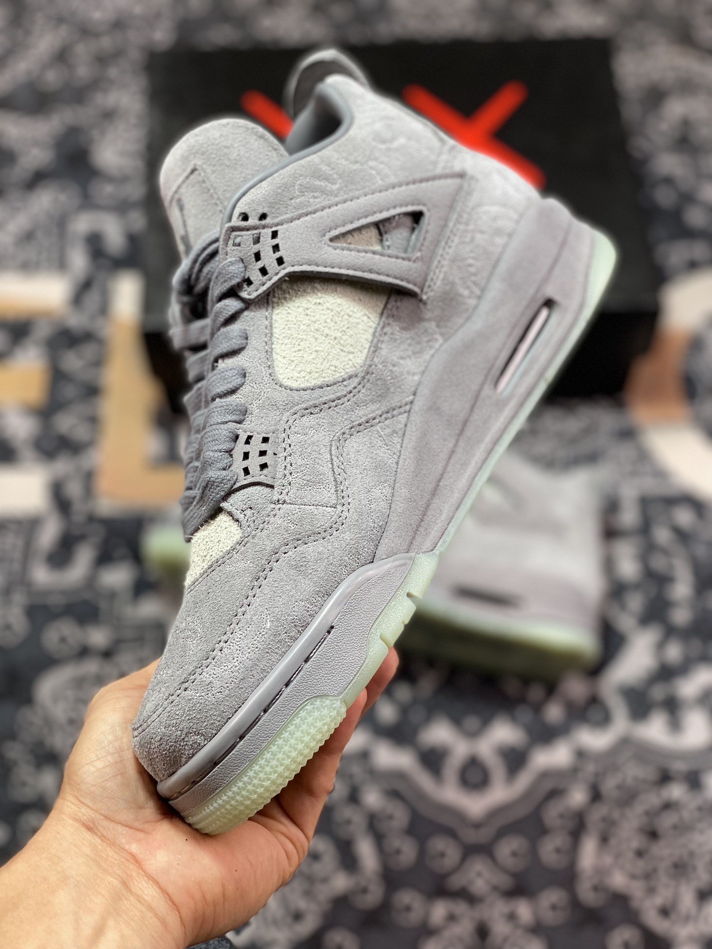 380 Kaws x Air Jordan 4 Retro夜光灰麂皮 930155-003