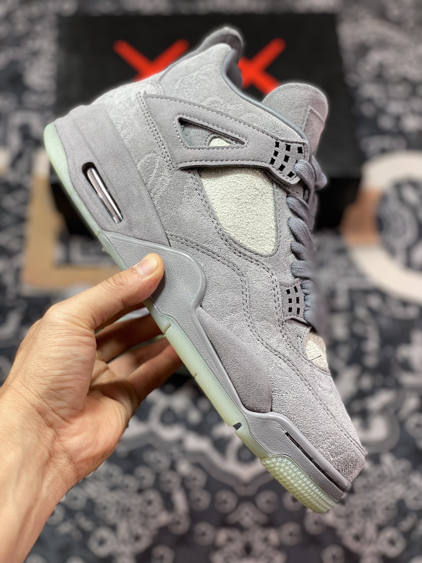 380 Kaws x Air Jordan 4 Retro夜光灰麂皮 930155-003