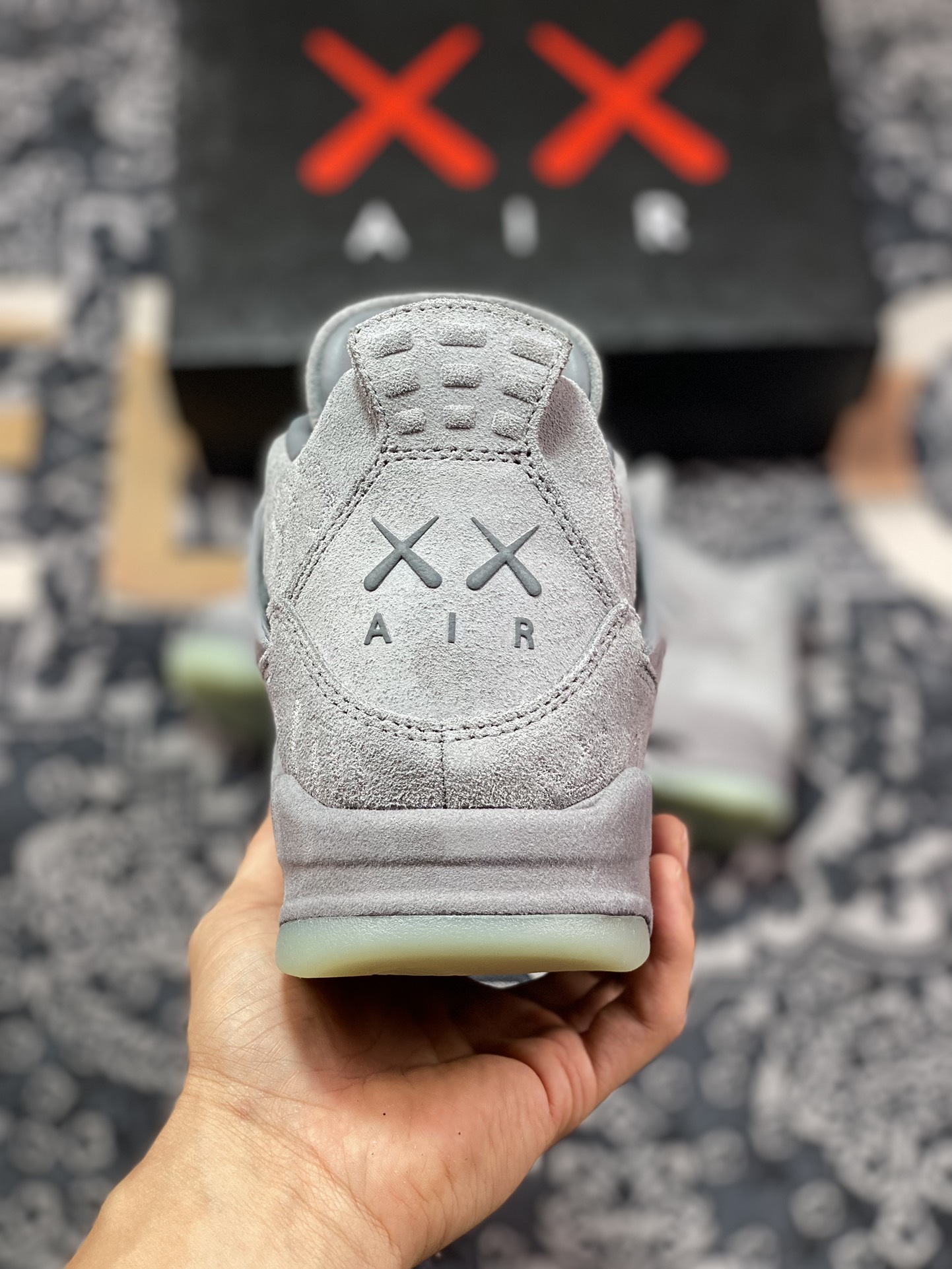 380 Kaws x Air Jordan 4 Retro夜光灰麂皮 930155-003