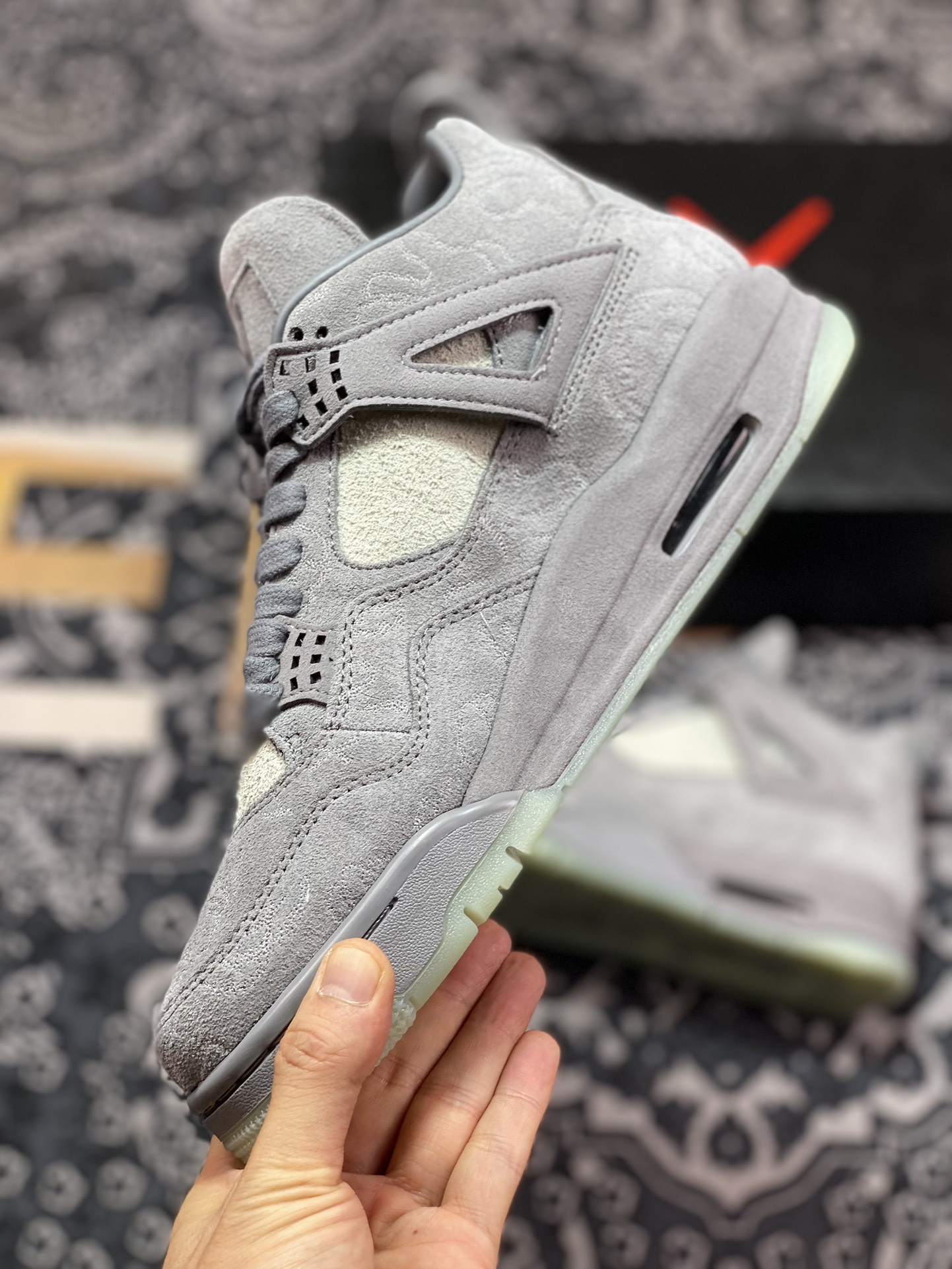 380 Kaws x Air Jordan 4 Retro夜光灰麂皮 930155-003