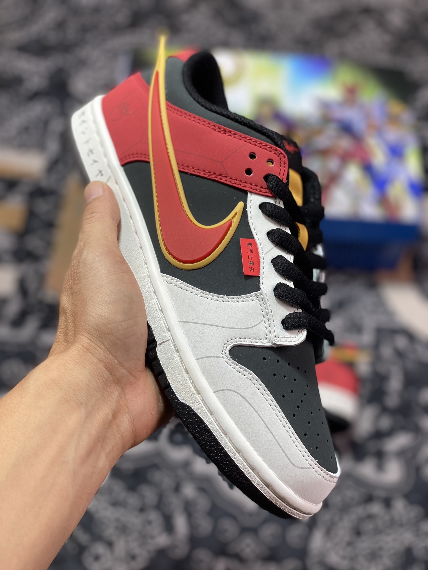 300 Nike  SB Dunk Low飞翼系列《圣斗士星矢》黑红 联名配色 低帮休闲运动滑板板鞋 ZD2356-160