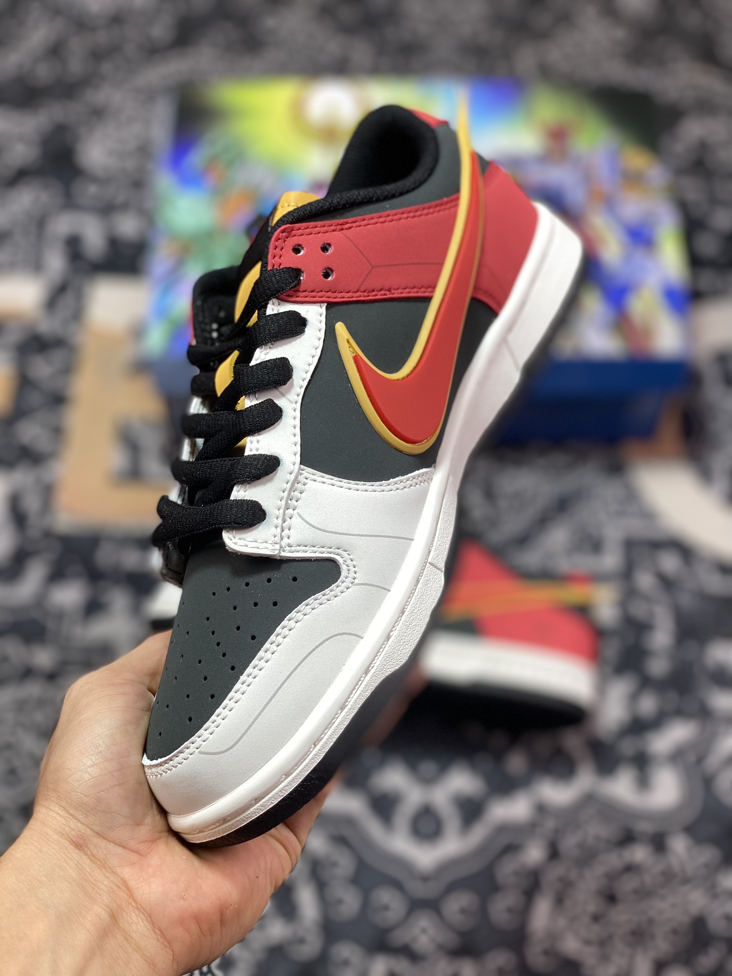 300 Nike  SB Dunk Low飞翼系列《圣斗士星矢》黑红 联名配色 低帮休闲运动滑板板鞋 ZD2356-160