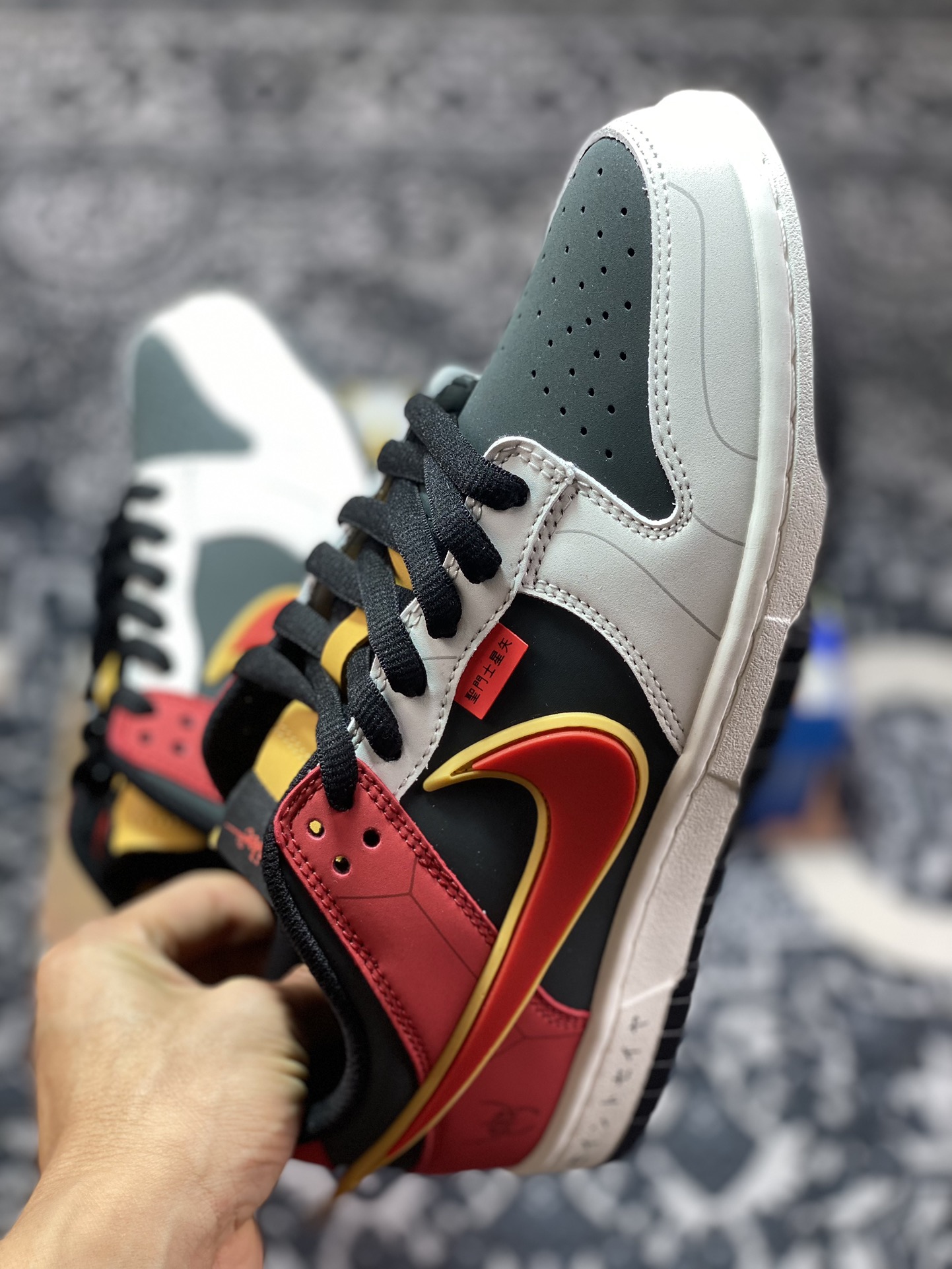 300 Nike  SB Dunk Low飞翼系列《圣斗士星矢》黑红 联名配色 低帮休闲运动滑板板鞋 ZD2356-160