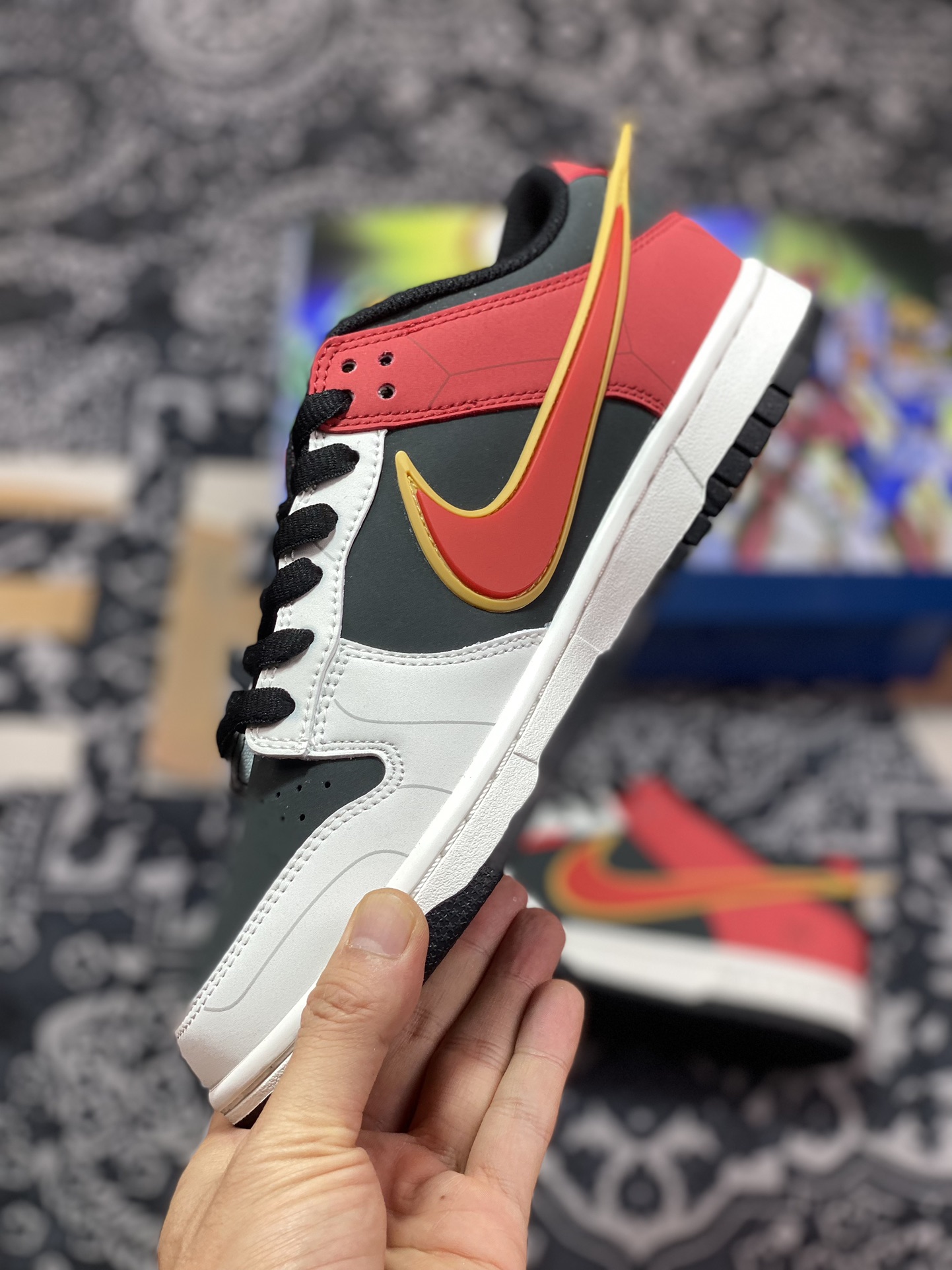 300 Nike  SB Dunk Low飞翼系列《圣斗士星矢》黑红 联名配色 低帮休闲运动滑板板鞋 ZD2356-160