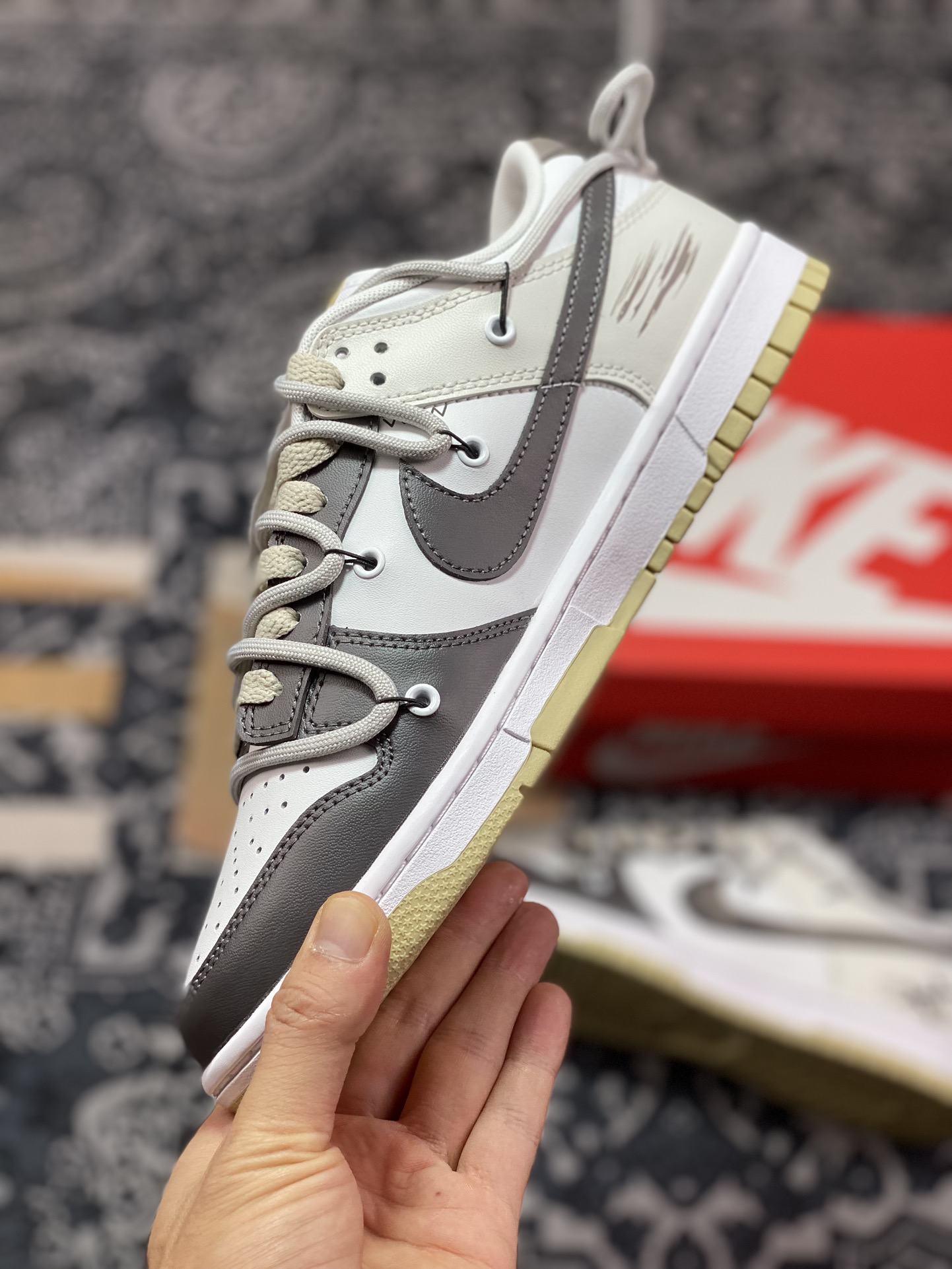 260 Nike SB Dunk Low 泼墨裂痕 涂鸦布贴  DV0833-100