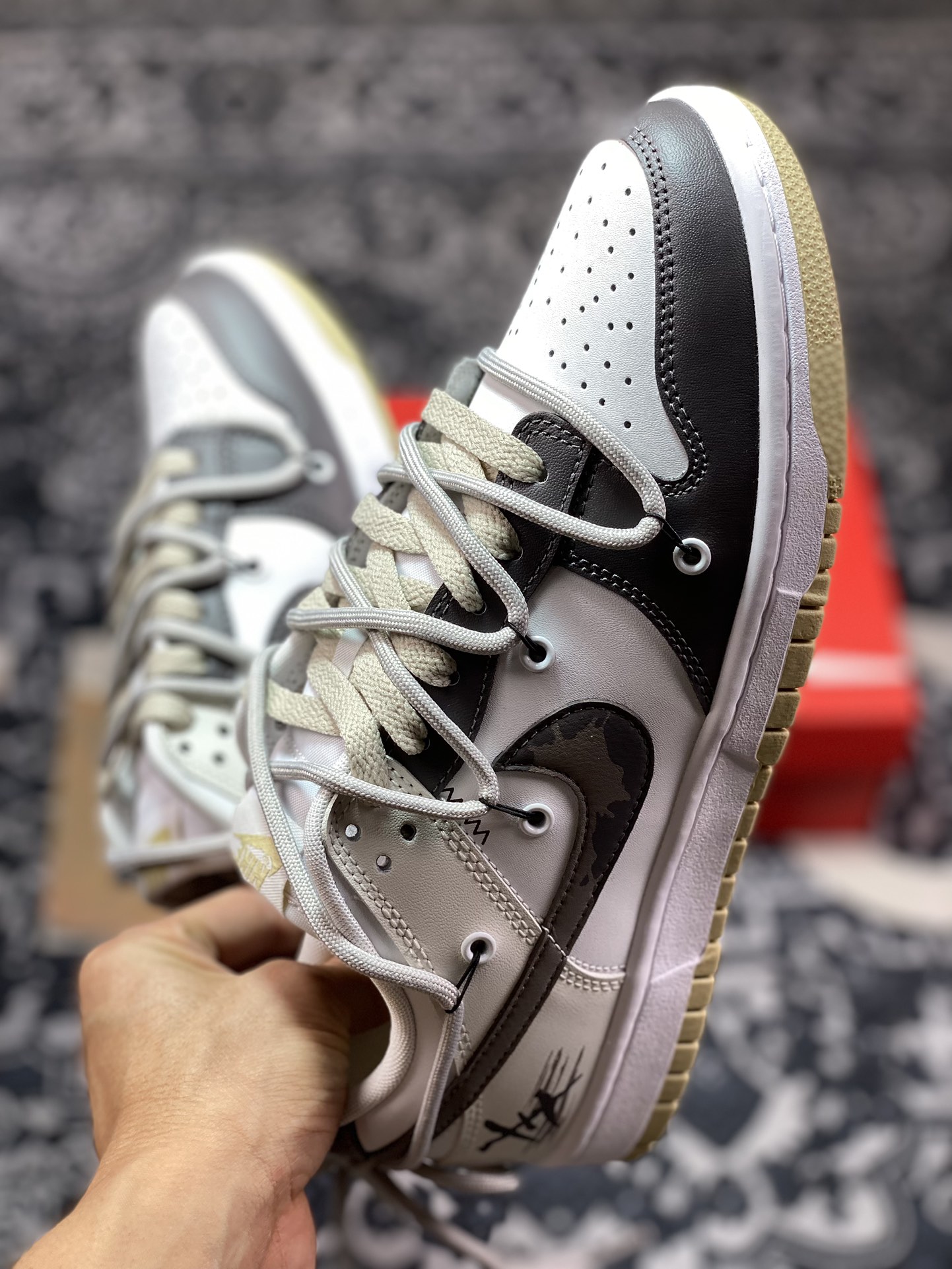 260 Nike SB Dunk Low 泼墨裂痕 涂鸦布贴  DV0833-100