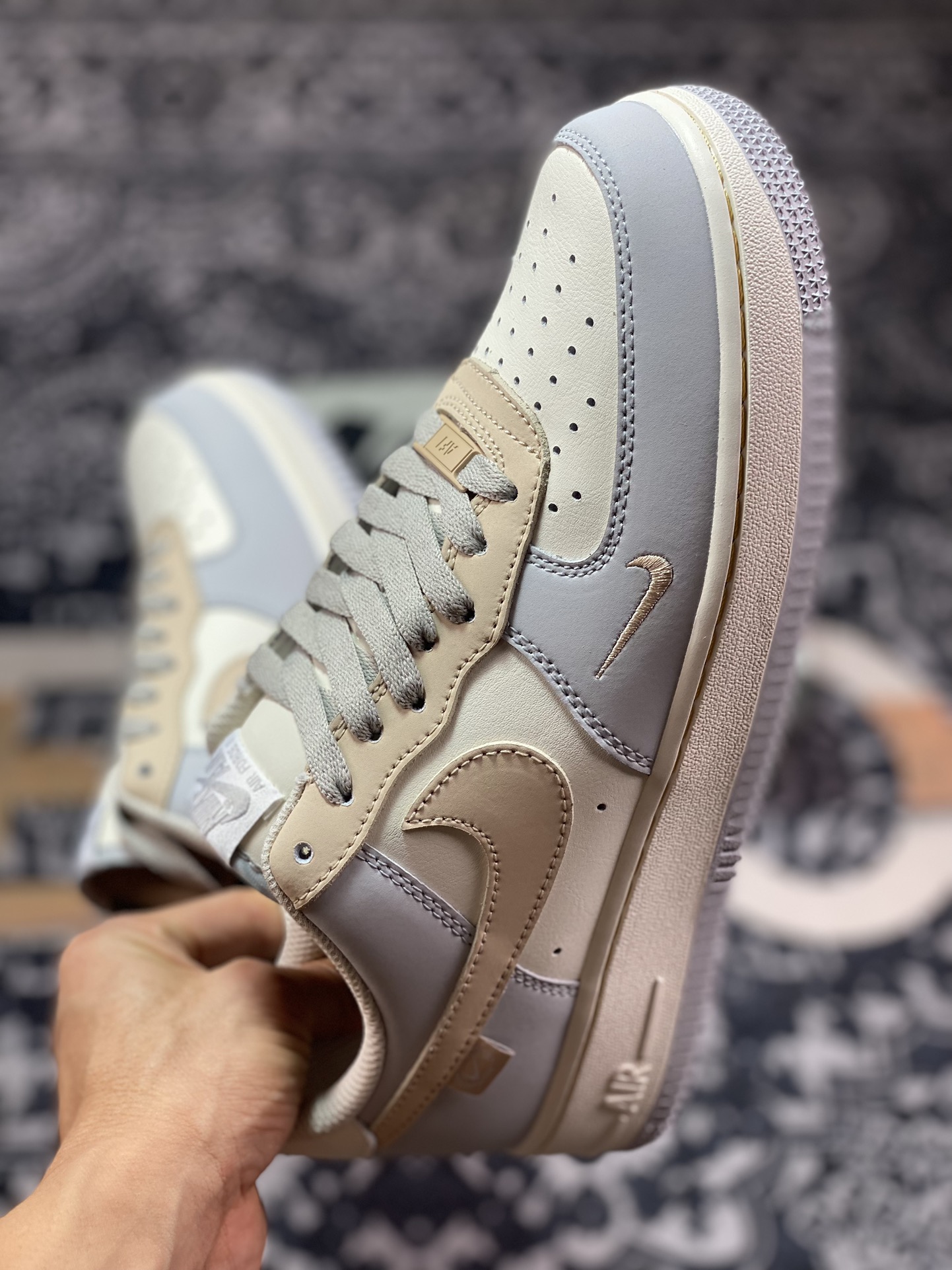 240 Nike Air Force 1 '07 Low QS"GreySail WhiteBrown Swoosh"空军一号板鞋“皮革浅灰米棕小钩”DB3301-111