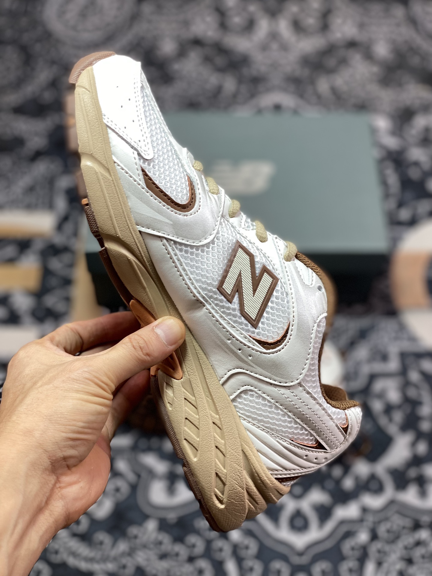 160 新百伦New Balance MR530系列复古老爹风网布跑步休闲运动鞋“联名白米黄咖啡棕”MR530NI