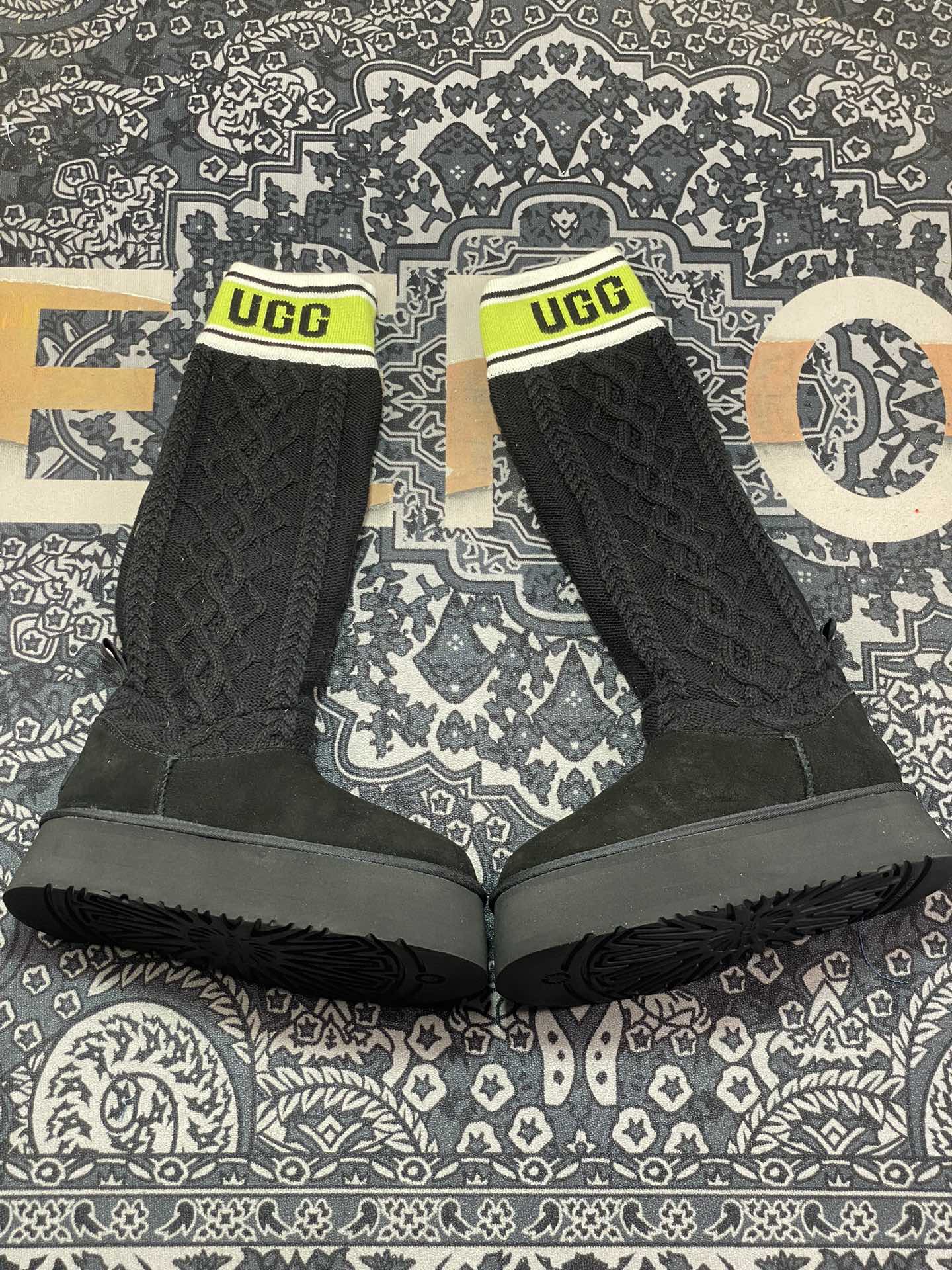 340 UGG W Classic Short II A户外雪地靴时髦感超棒的厚底袜靴“黑色针织毛线袜套”1144045