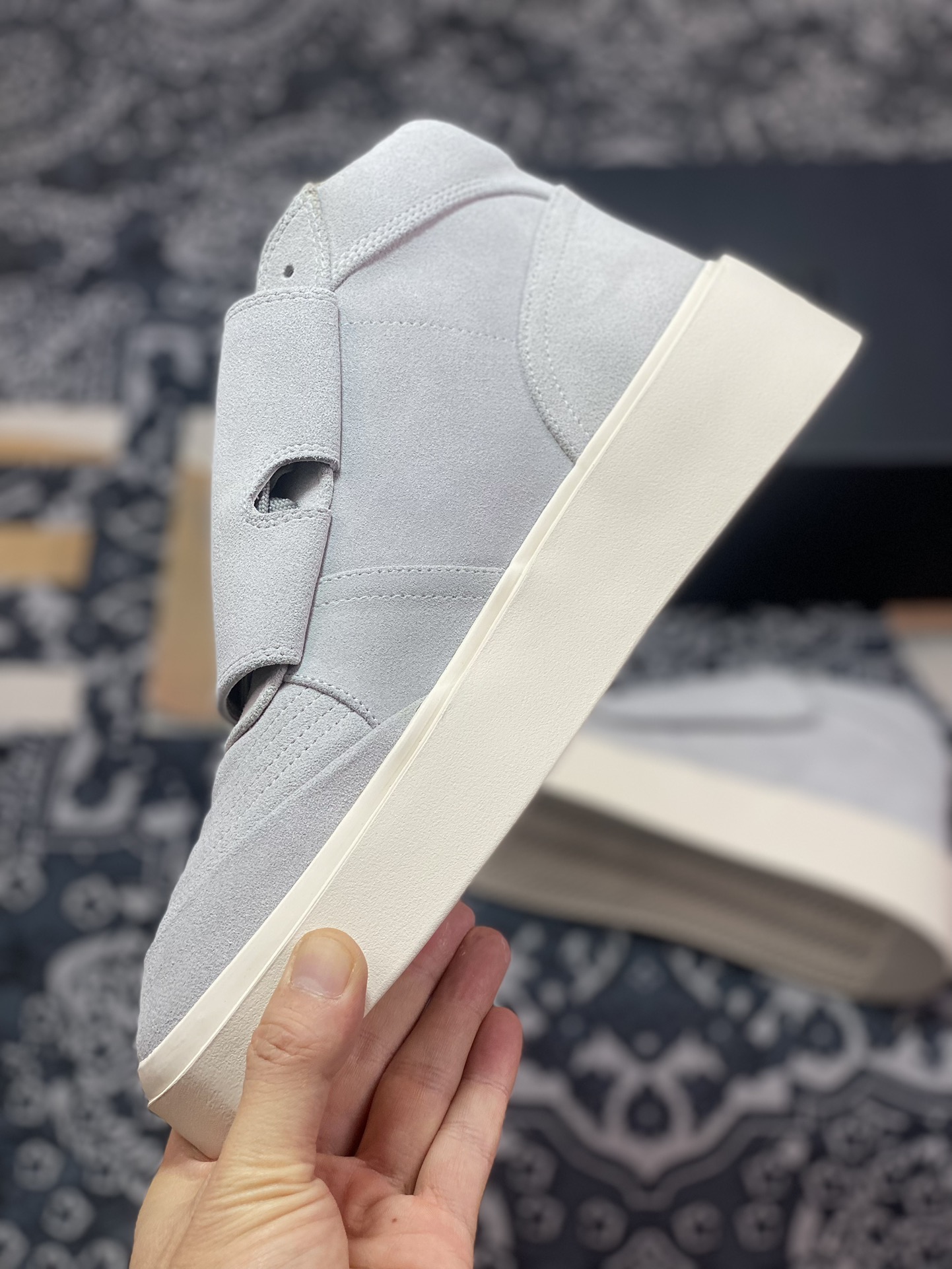 380 Fear of God Skate Mid Suede Sneaker 滑板系列中帮板鞋“石墨灰米白”6F19 7001 SUE 057