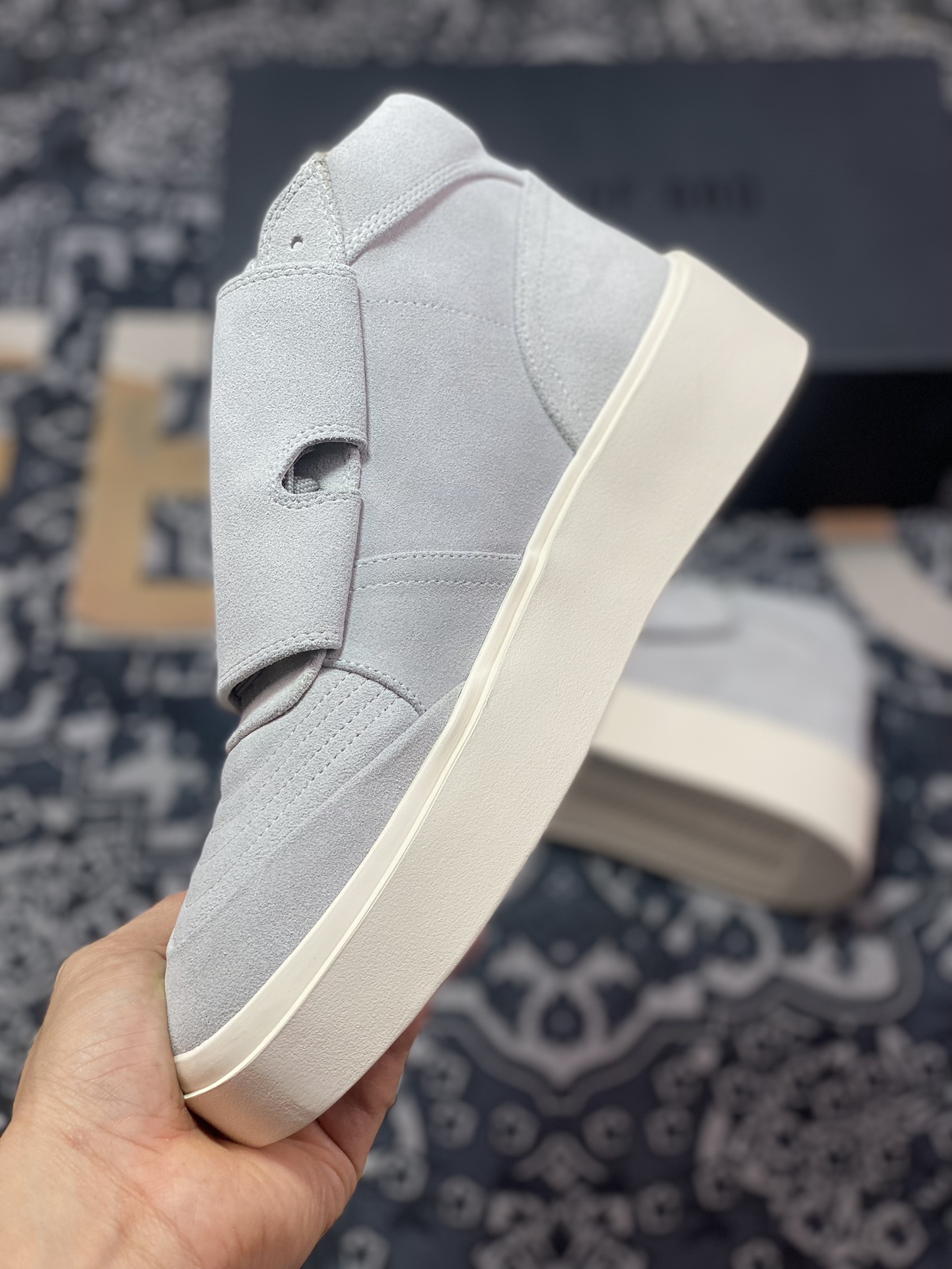 380 Fear of God Skate Mid Suede Sneaker 滑板系列中帮板鞋“石墨灰米白”6F19 7001 SUE 057