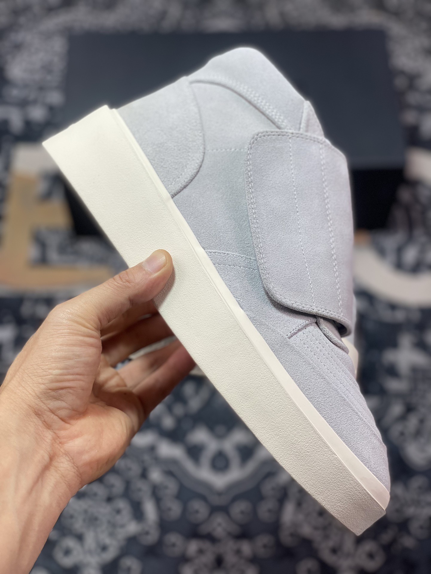 380 Fear of God Skate Mid Suede Sneaker 滑板系列中帮板鞋“石墨灰米白”6F19 7001 SUE 057