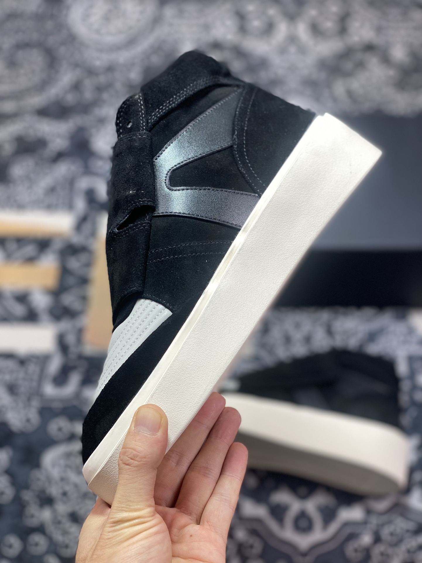 380 Fear of God Skate Mid Suede Sneaker 滑板系列中帮板鞋“翻毛黑浅灰”6H19 7001 SUN 002