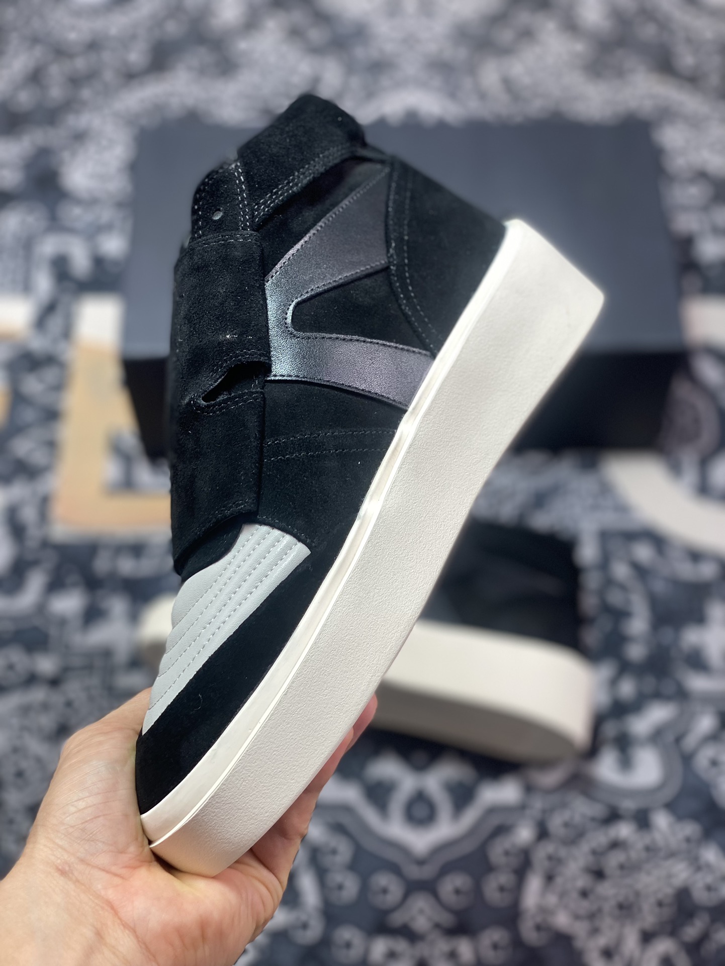 380 Fear of God Skate Mid Suede Sneaker 滑板系列中帮板鞋“翻毛黑浅灰”6H19 7001 SUN 002