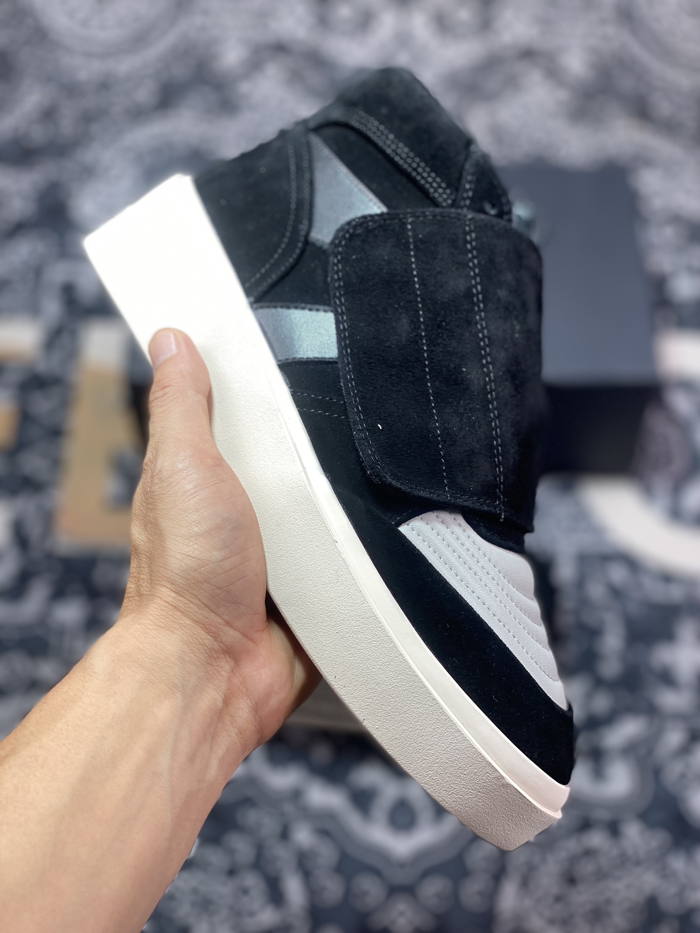 380 Fear of God Skate Mid Suede Sneaker 滑板系列中帮板鞋“翻毛黑浅灰”6H19 7001 SUN 002