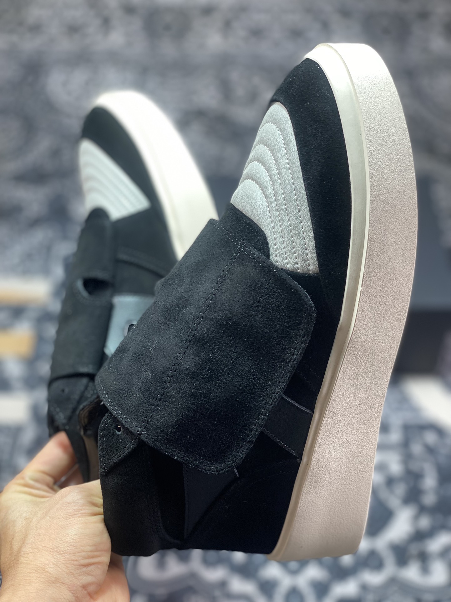 380 Fear of God Skate Mid Suede Sneaker 滑板系列中帮板鞋“翻毛黑浅灰”6H19 7001 SUN 002