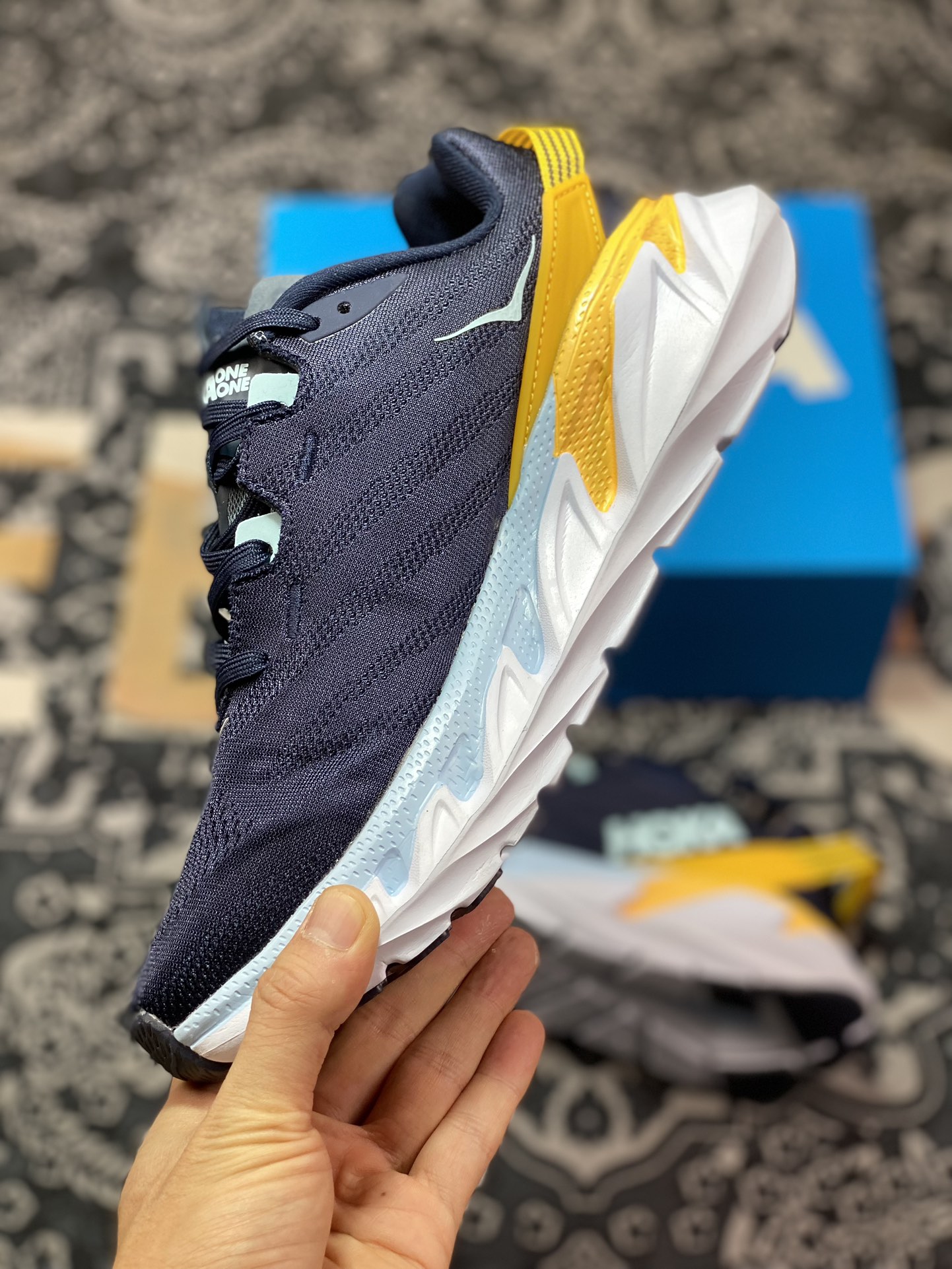 210 Hoka One One Eleven 2 低帮厚底轻量户外运动鞋