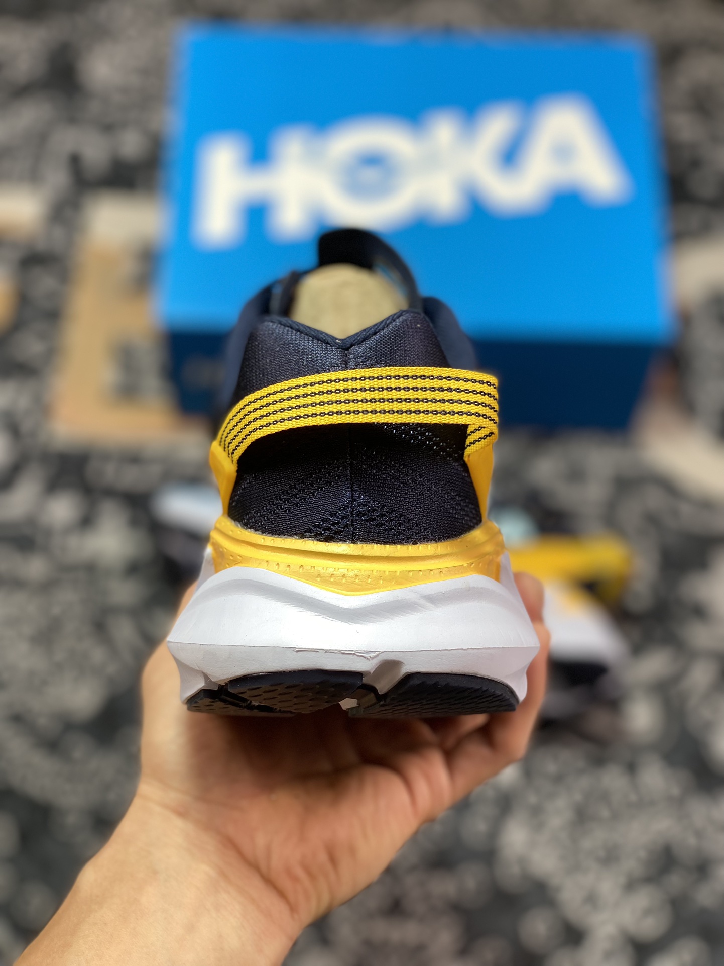 210 Hoka One One Eleven 2 低帮厚底轻量户外运动鞋