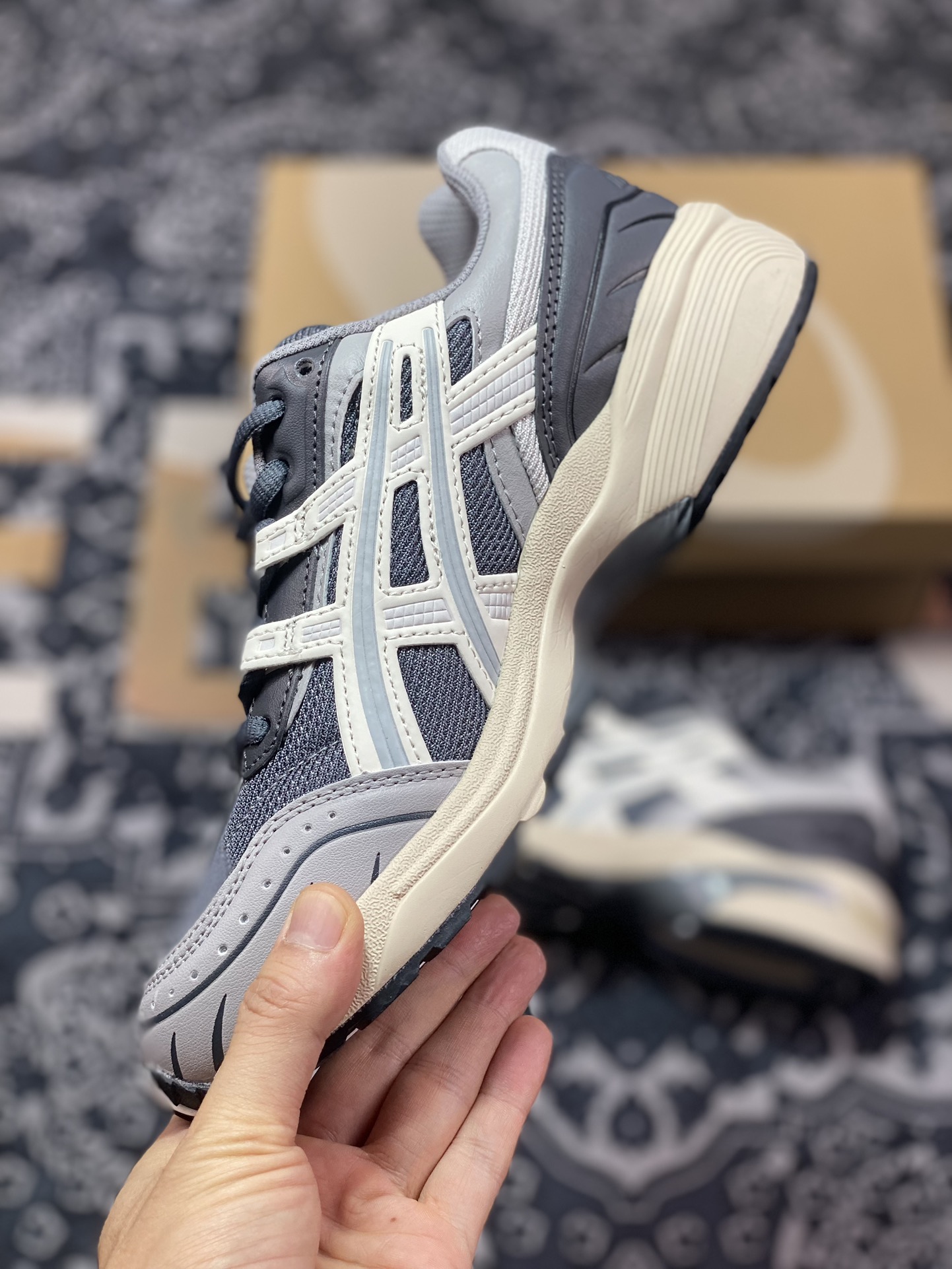 180 亚瑟士ASICS Tiger GEL-1090系列 采