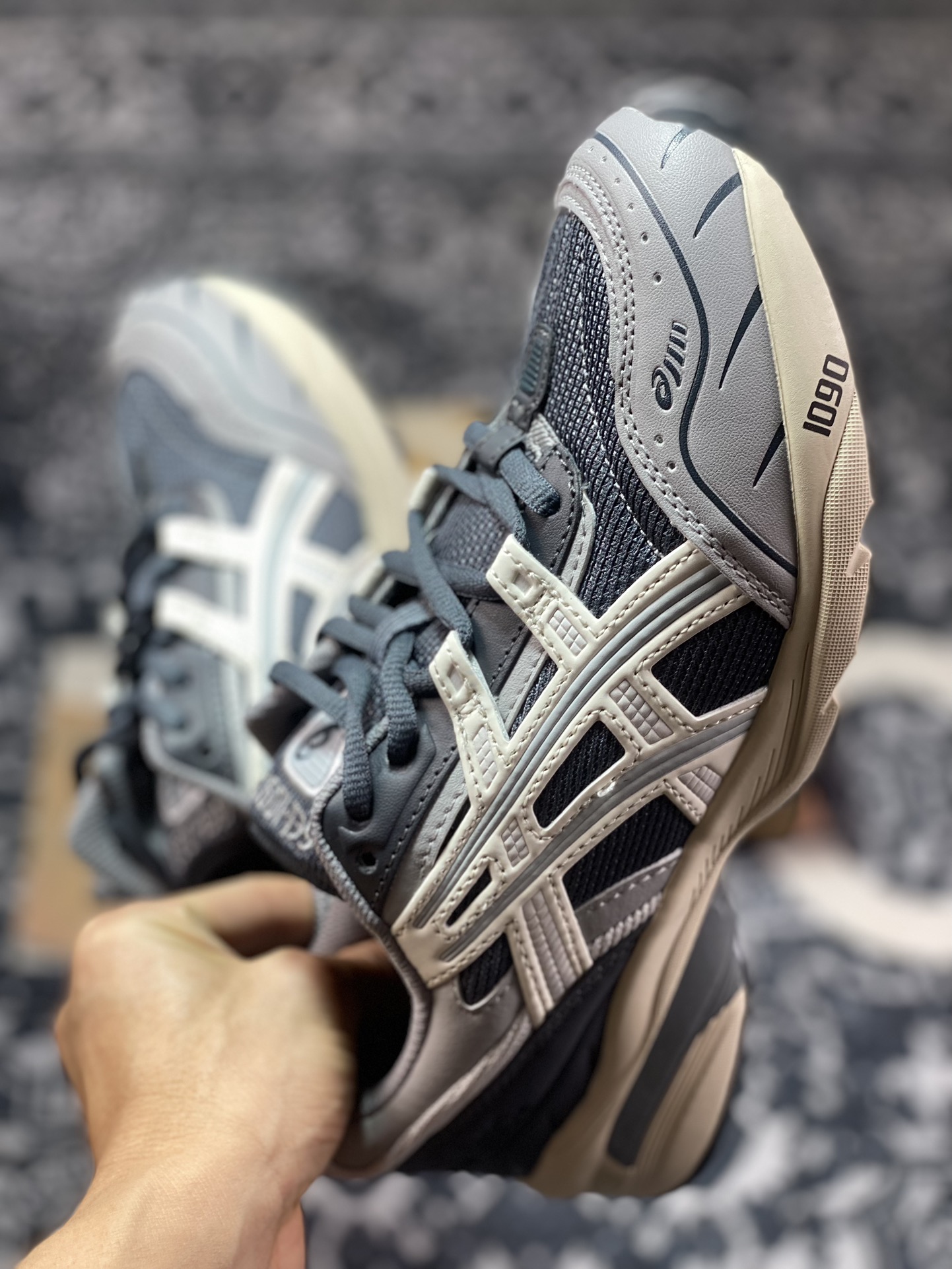 180 亚瑟士ASICS Tiger GEL-1090系列 采