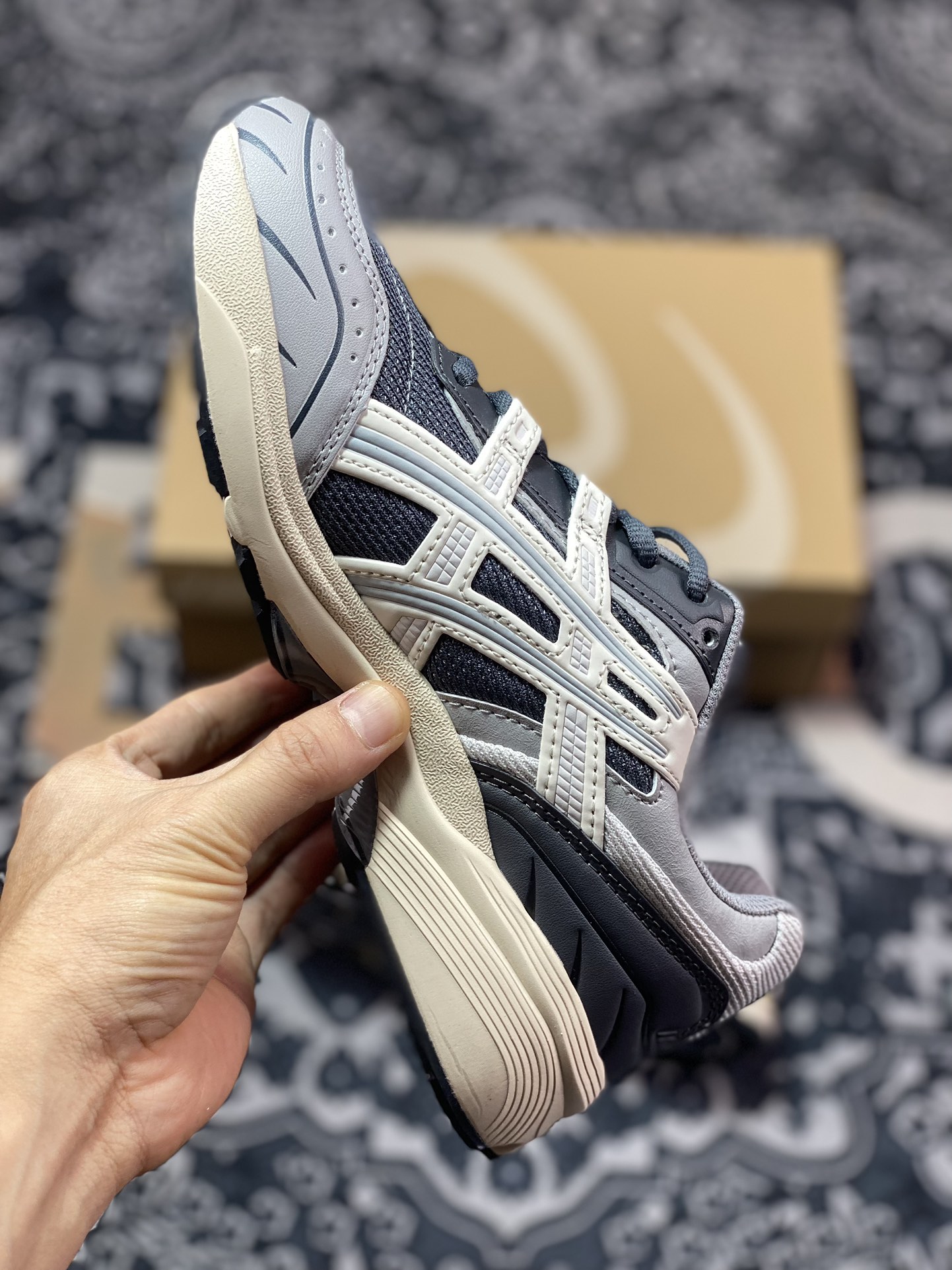 180 亚瑟士ASICS Tiger GEL-1090系列 采