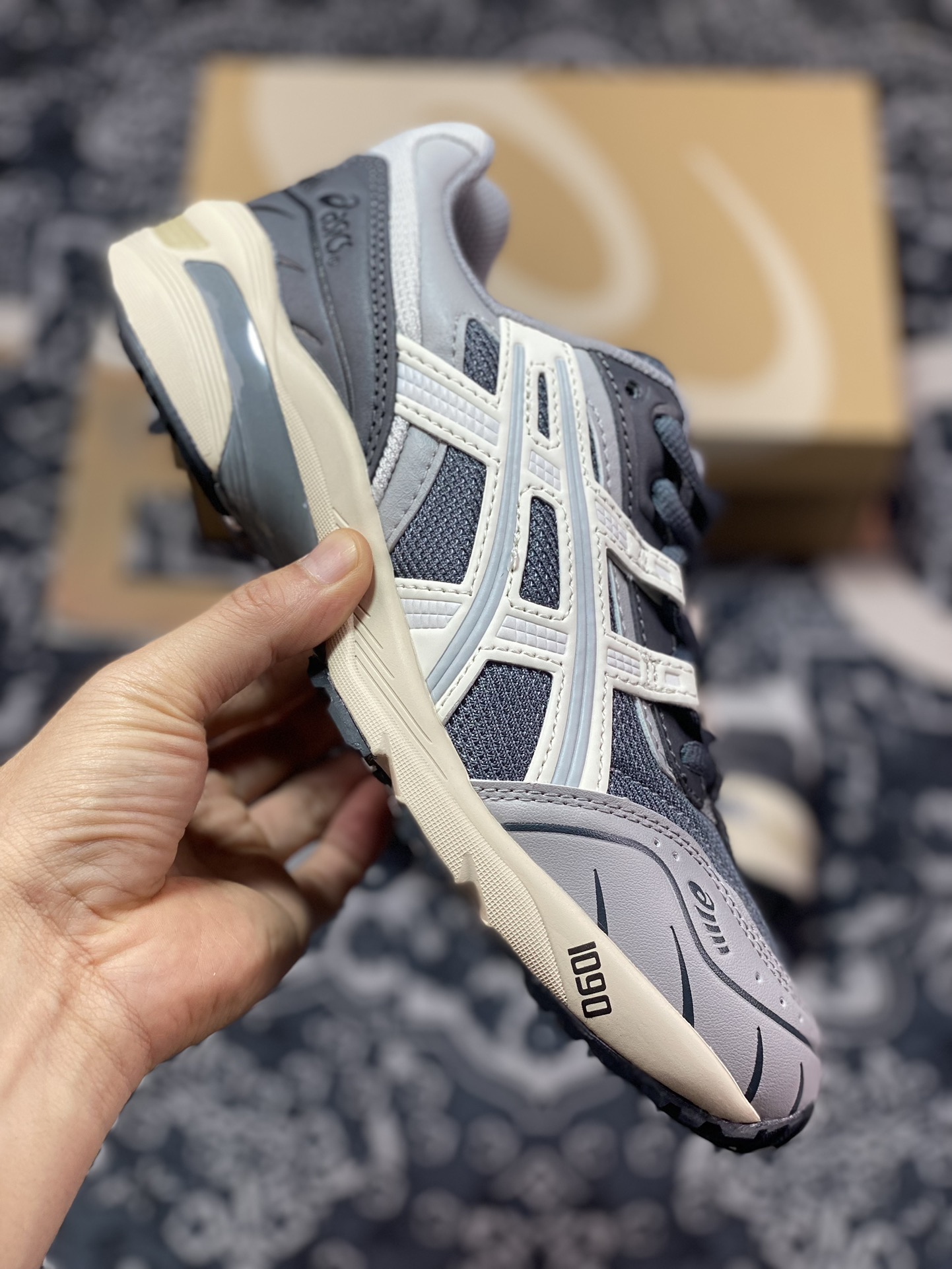 180 亚瑟士ASICS Tiger GEL-1090系列 采