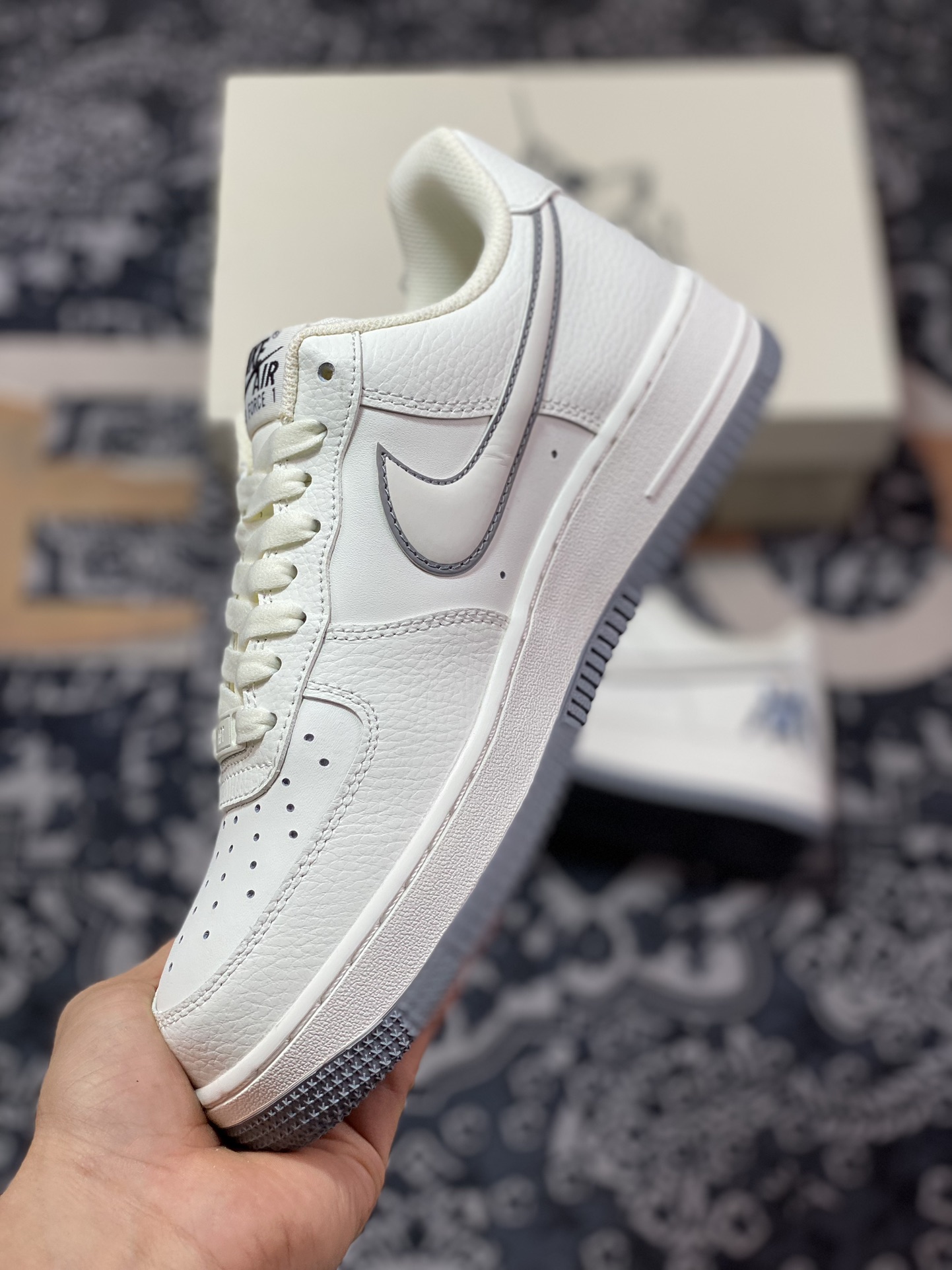 220 Nk Air Force 1'07 Low 高达主题 经典白灰空军一号低帮休闲板鞋 GA1512-885