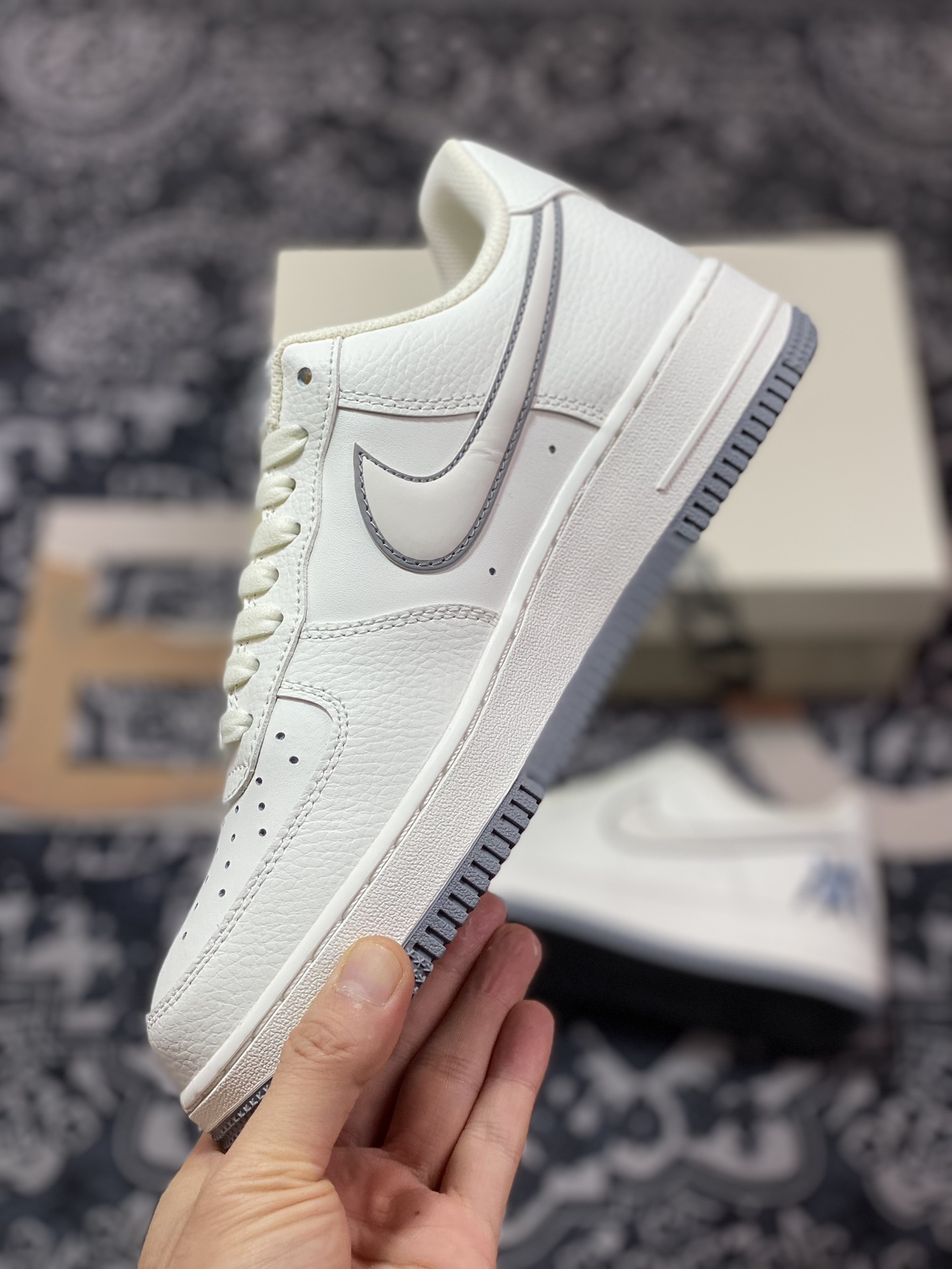 220 Nk Air Force 1'07 Low 高达主题 经典白灰空军一号低帮休闲板鞋 GA1512-885