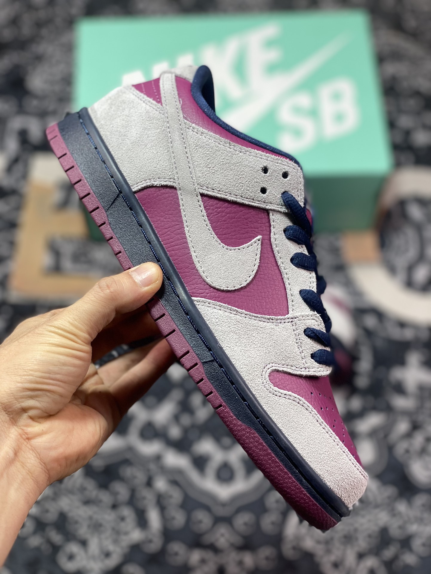 220 Nike  Dunk SB Low Pro "True Berry" 灰酒红 低帮休闲运动板鞋 BQ6817-001