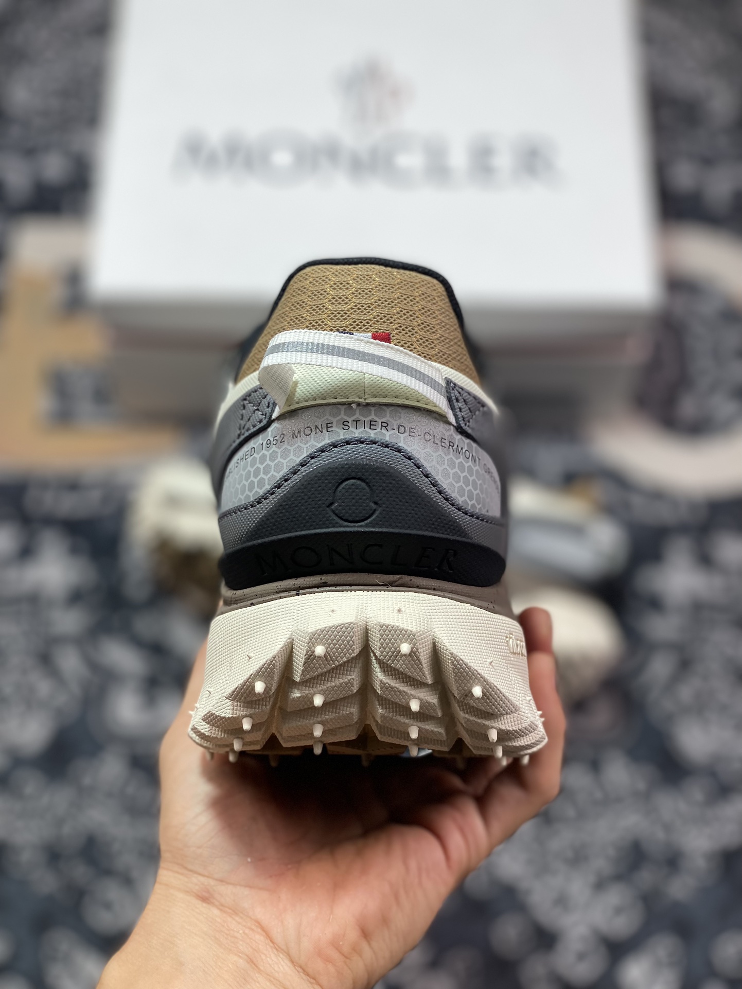 560 Moncler Trailgrip Gore-Tex 越野旅行系列低帮厚底轻量运动鞋“奶白卡其灰”H209A4M00260M1508230