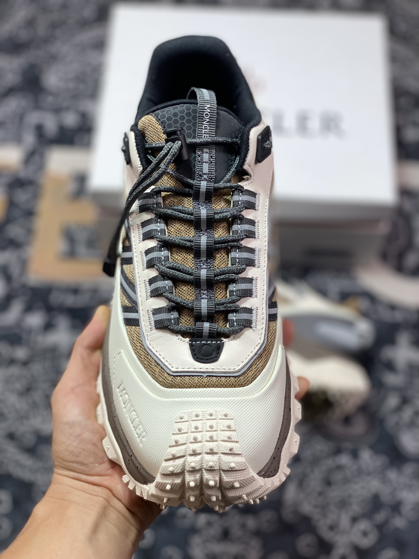 560 Moncler Trailgrip Gore-Tex 越野旅行系列低帮厚底轻量运动鞋“奶白卡其灰”H209A4M00260M1508230