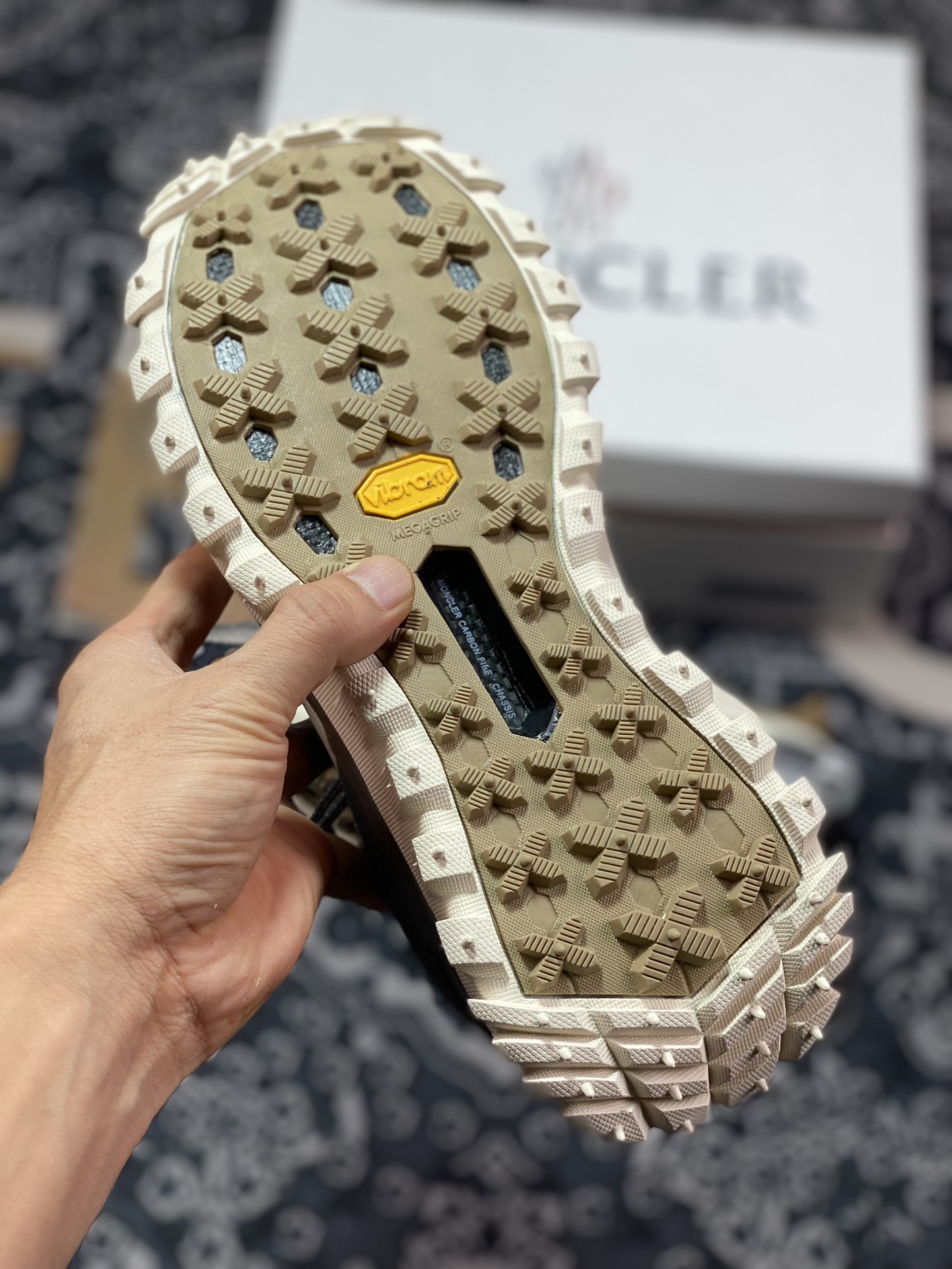 560 Moncler Trailgrip Gore-Tex 越野旅行系列低帮厚底轻量运动鞋“奶白卡其灰”H209A4M00260M1508230