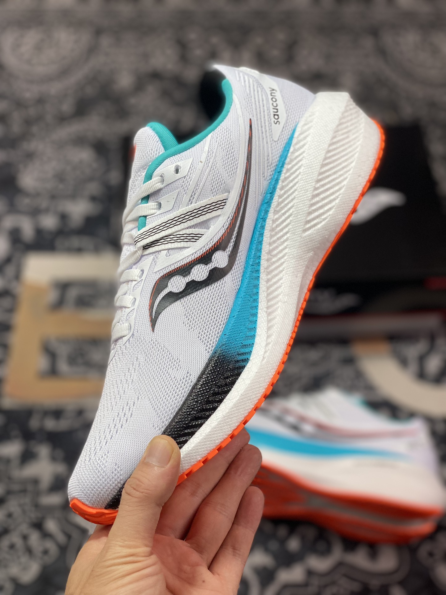 240 Saucony Triumph 20 索康尼胜利 20代旗舰级缓震型跑鞋