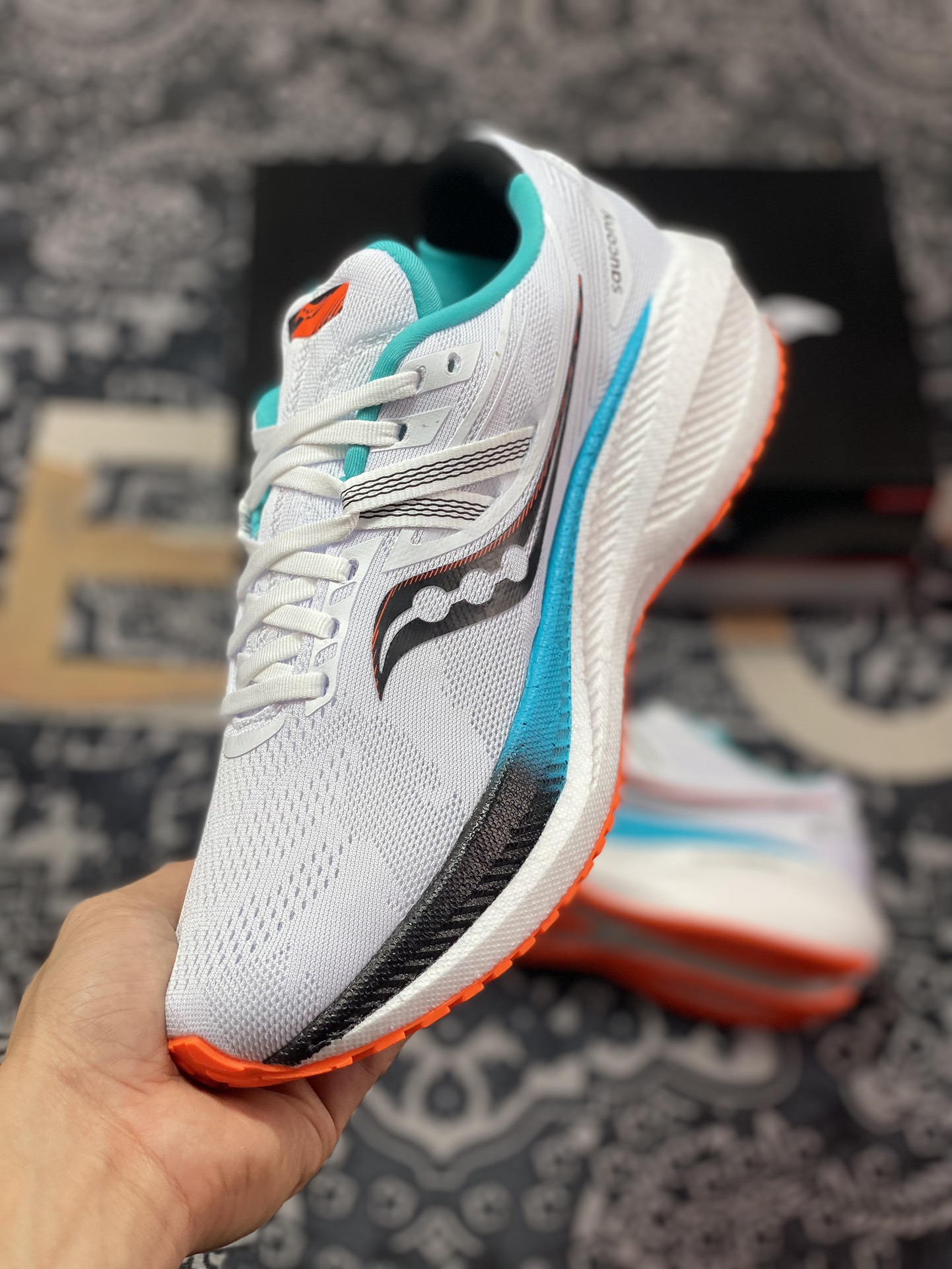 240 Saucony Triumph 20 索康尼胜利 20代旗舰级缓震型跑鞋