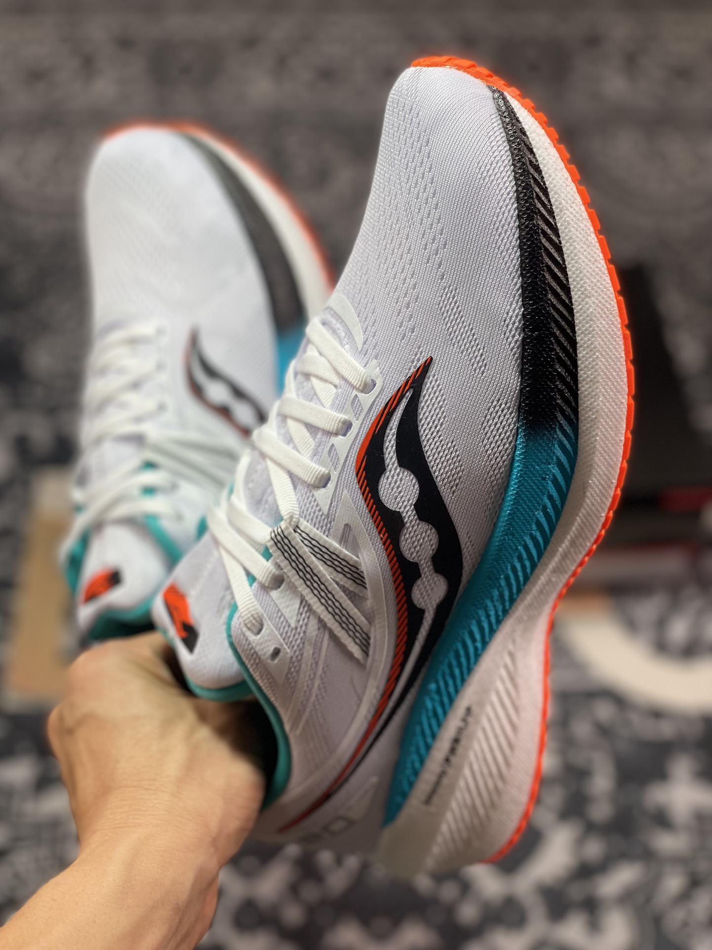 240 Saucony Triumph 20 索康尼胜利 20代旗舰级缓震型跑鞋