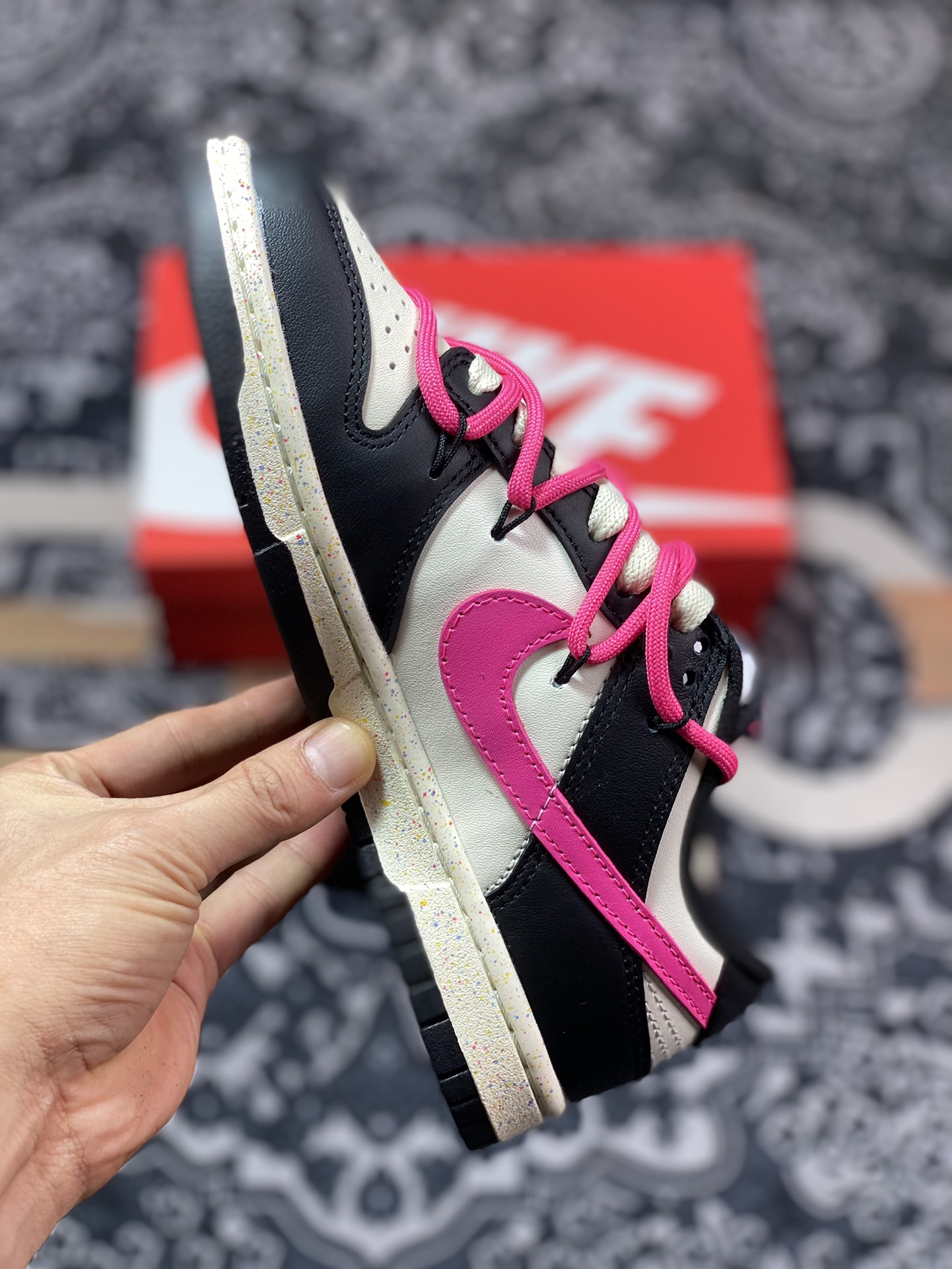 260 Nike  SB Dunk Low 解构活力三钩黑白粉 FD4623-131