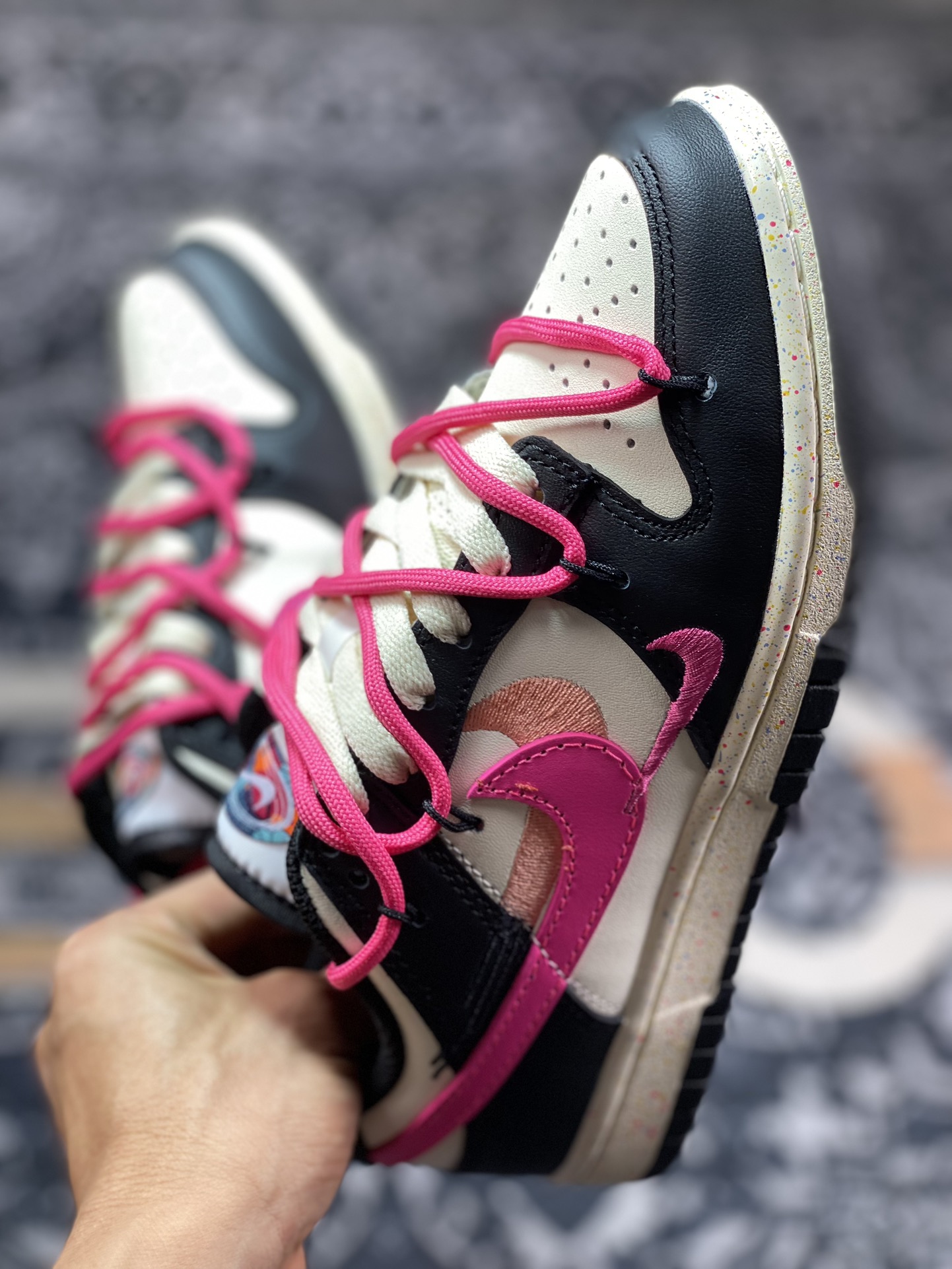 260 Nike  SB Dunk Low 解构活力三钩黑白粉 FD4623-131