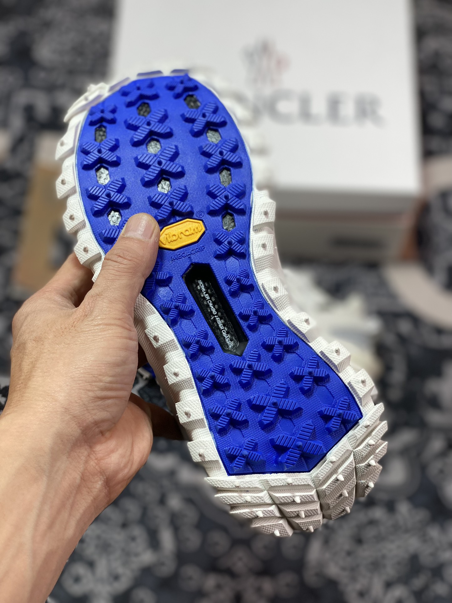 D2470   Moncler Trailgrip Gore-Tex 越野旅行系列低帮运动鞋“米白银” I109A4M00350M2058014